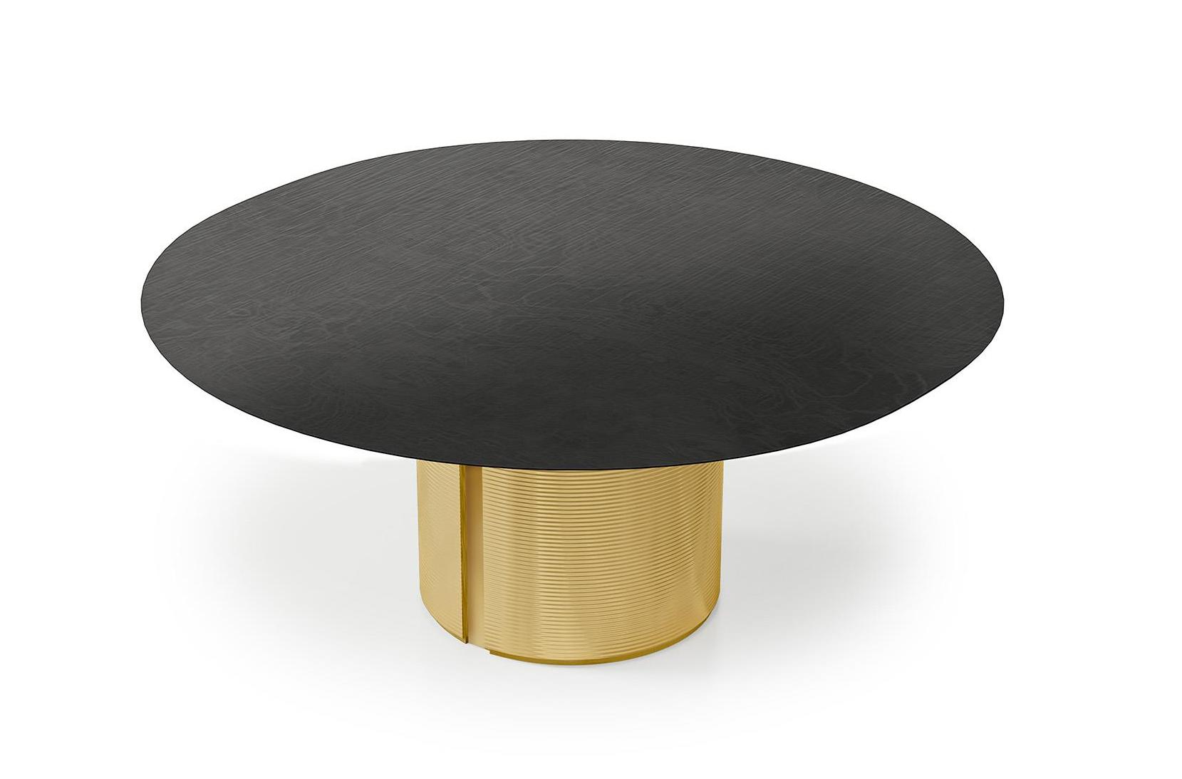 Zwart en gouden ronde eettafel | Afmetingen: Ø 180 cm Zwart en gouden ronde eettafel | Afmetingen: Ø 180 cm