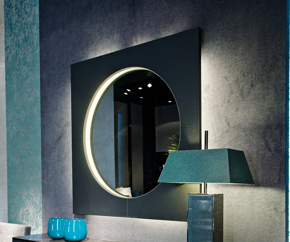 Miroir mural Black & More en cuir avec rétroéclairage