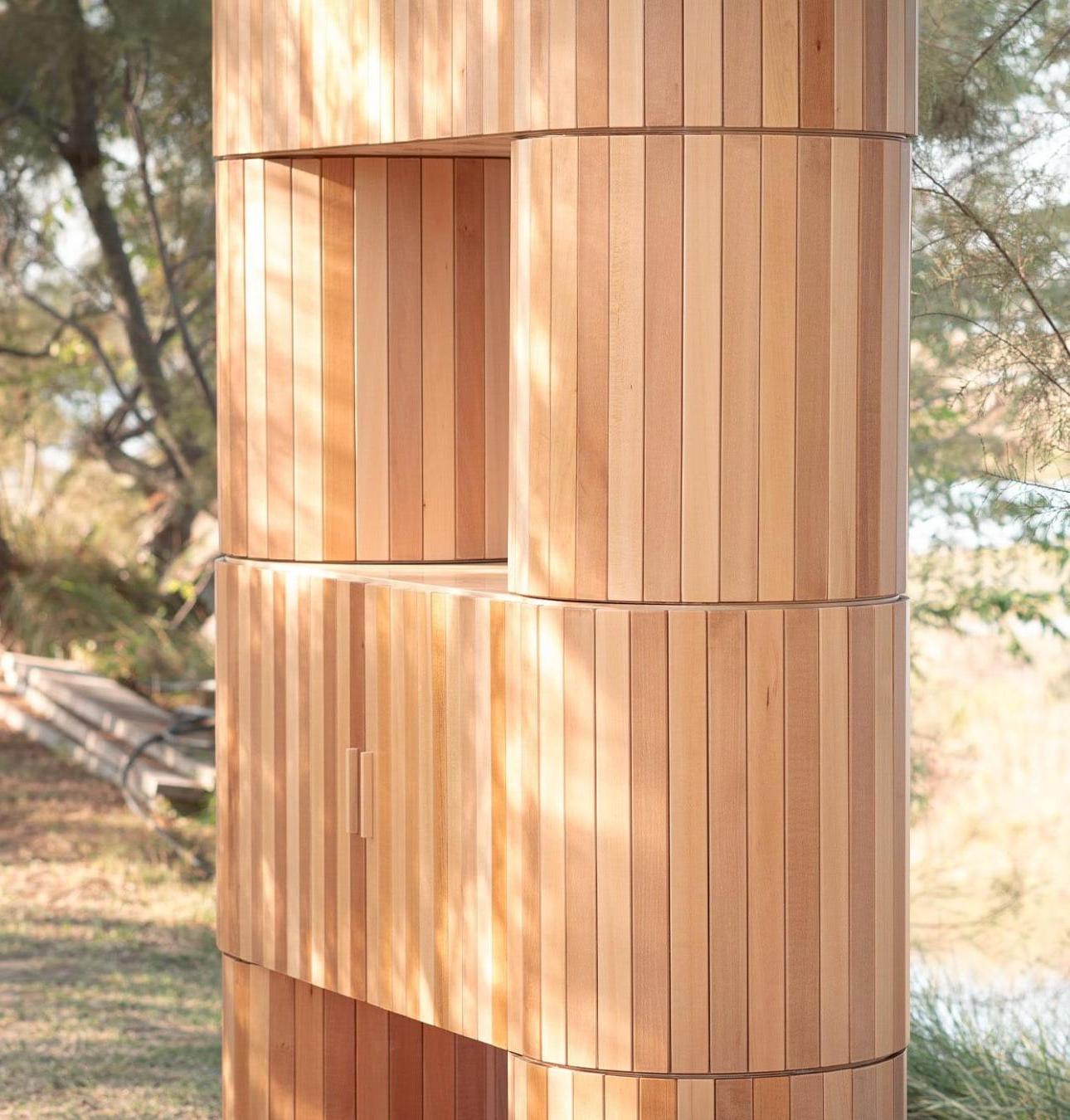 Armoire en tilleul naturel