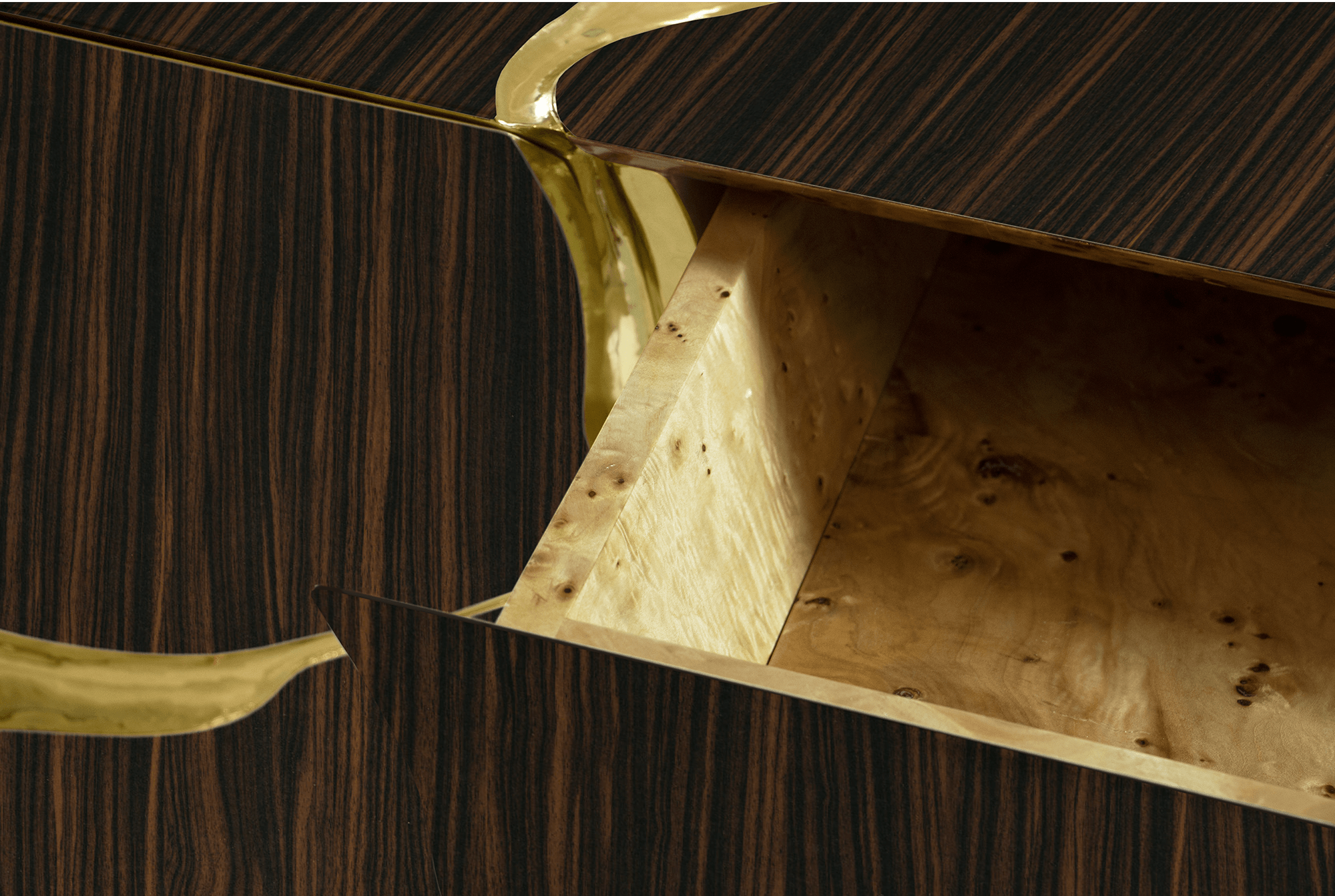 Bruin en gouden weelderig dressoir
