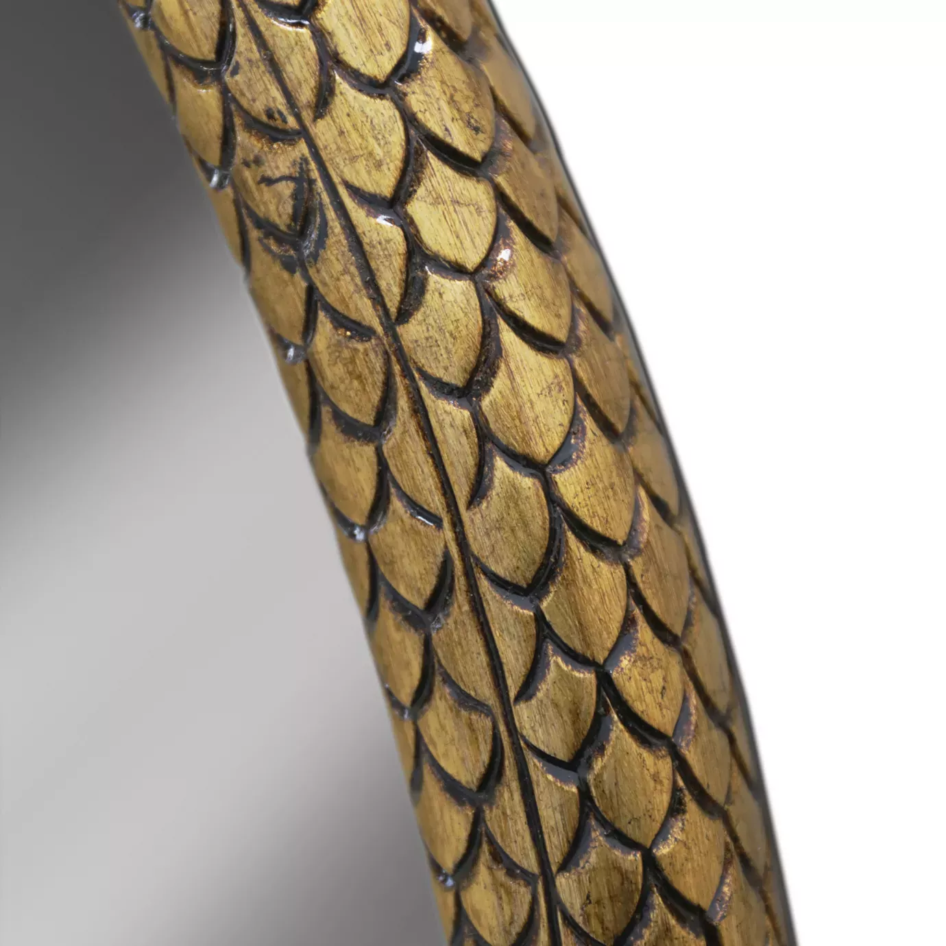 Serpentine appelvormige wandspiegel