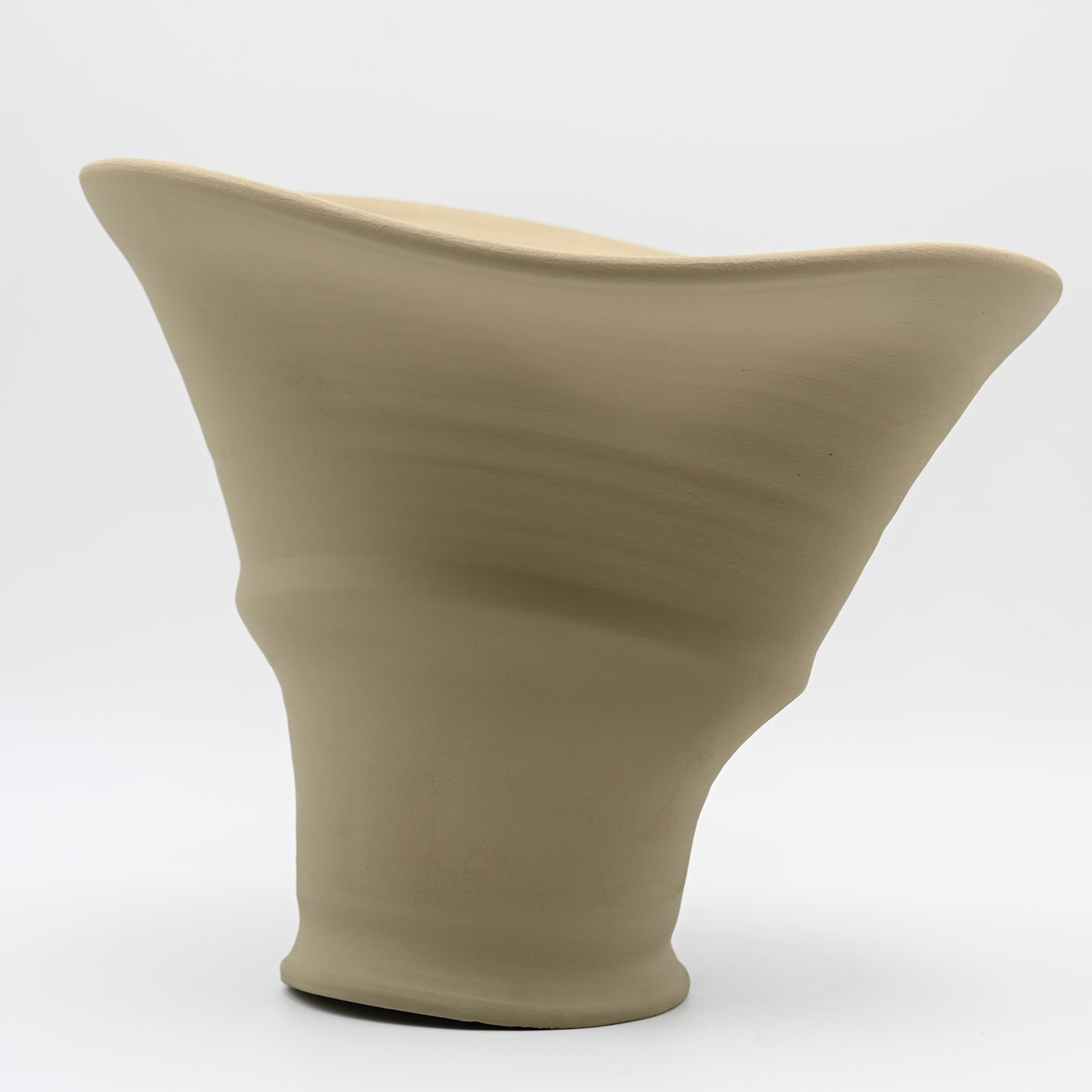 Beige handgemaakte vaas