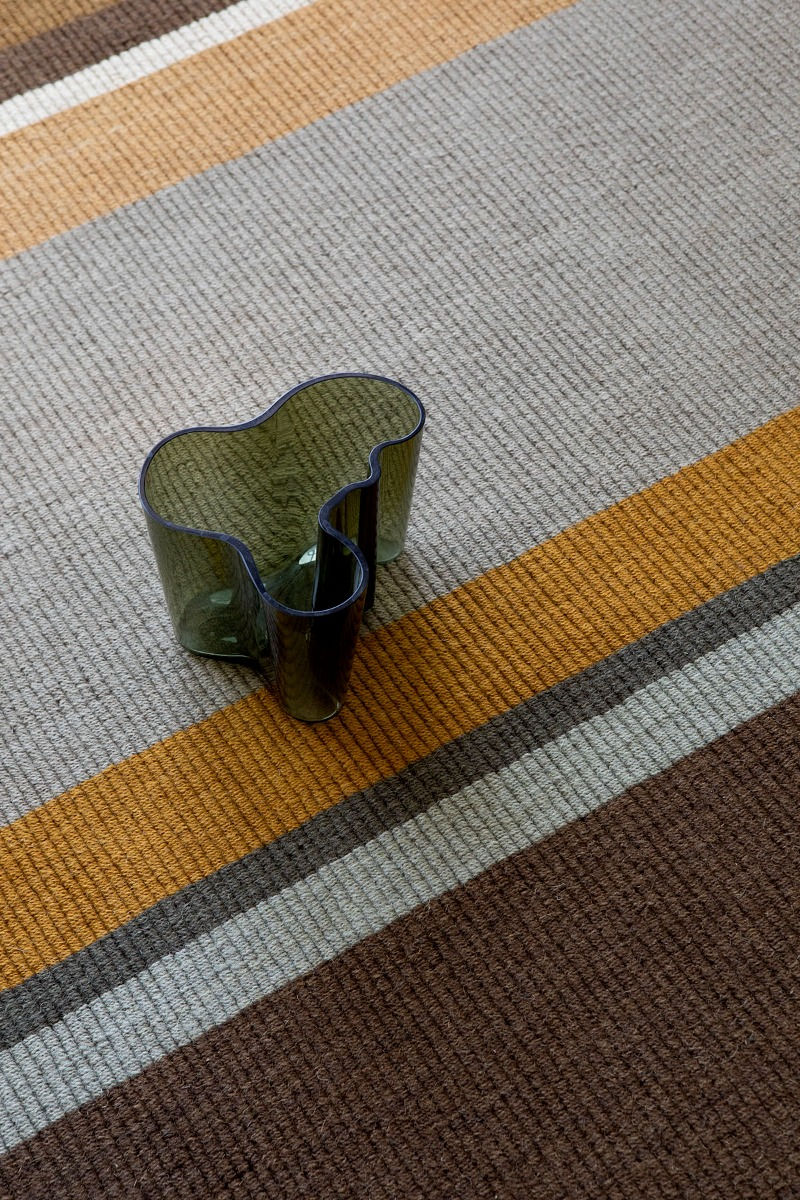 Artisan Stack oker vlakgeweven tapijt | Maat: 250 × 350 cm