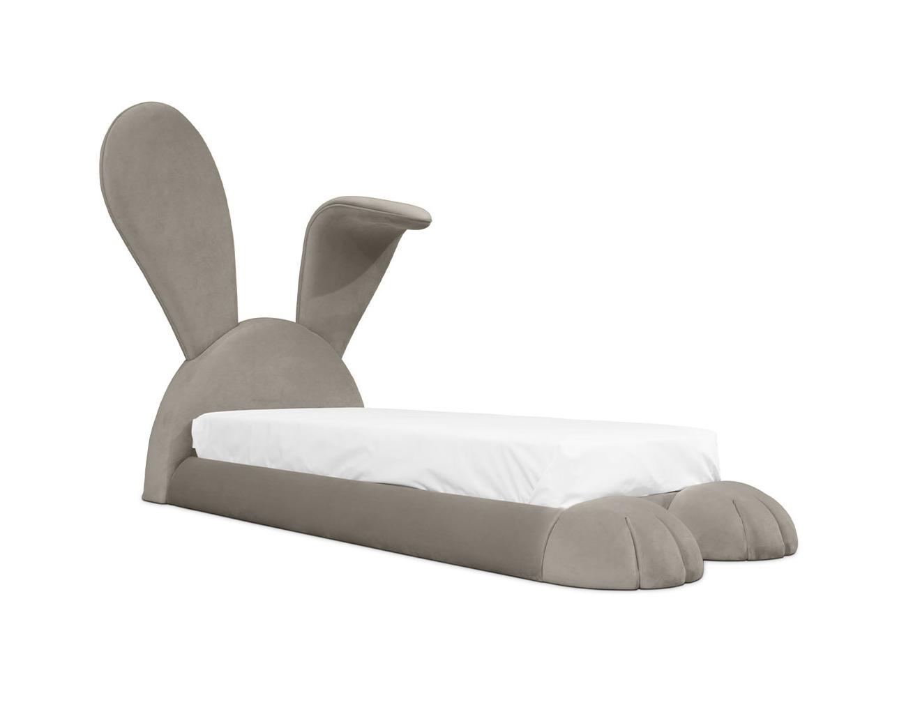 Knuffelig konijn hol bed