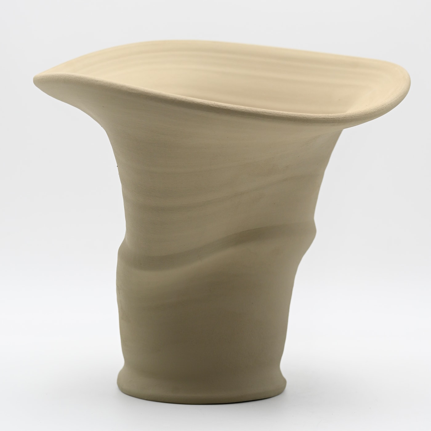 Beige handgemaakte vaas