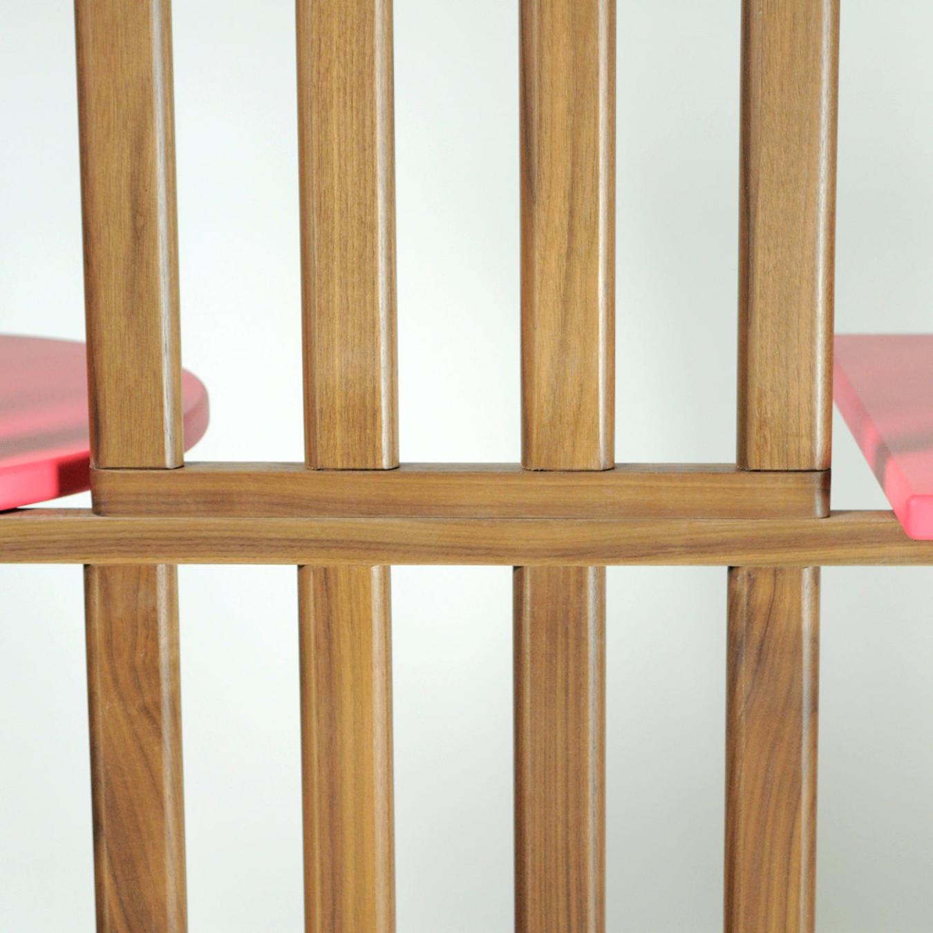 Roze vierlaagsе boekenkast