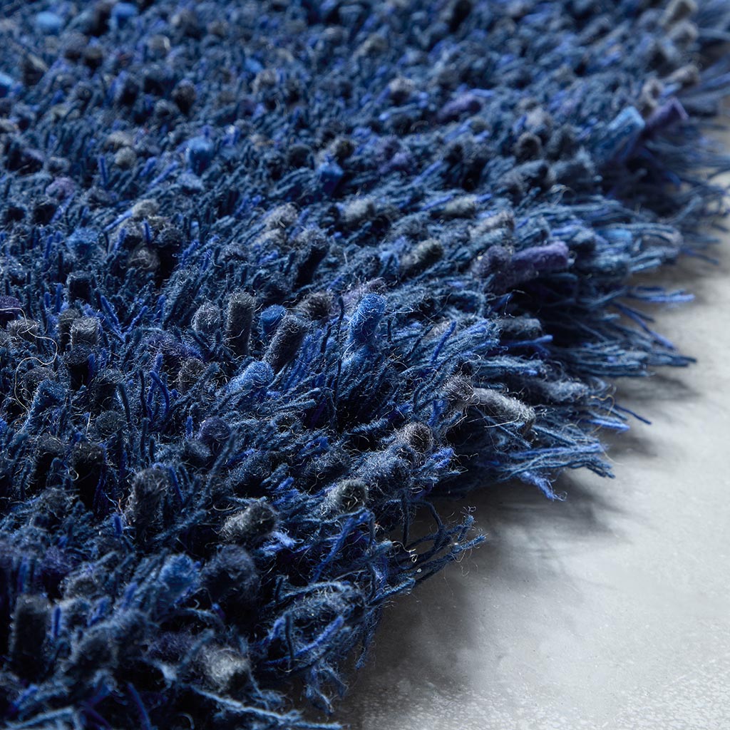 Tapis Sprout Cobalt Eclipse artisanal | Taille: 140 × 200 cm