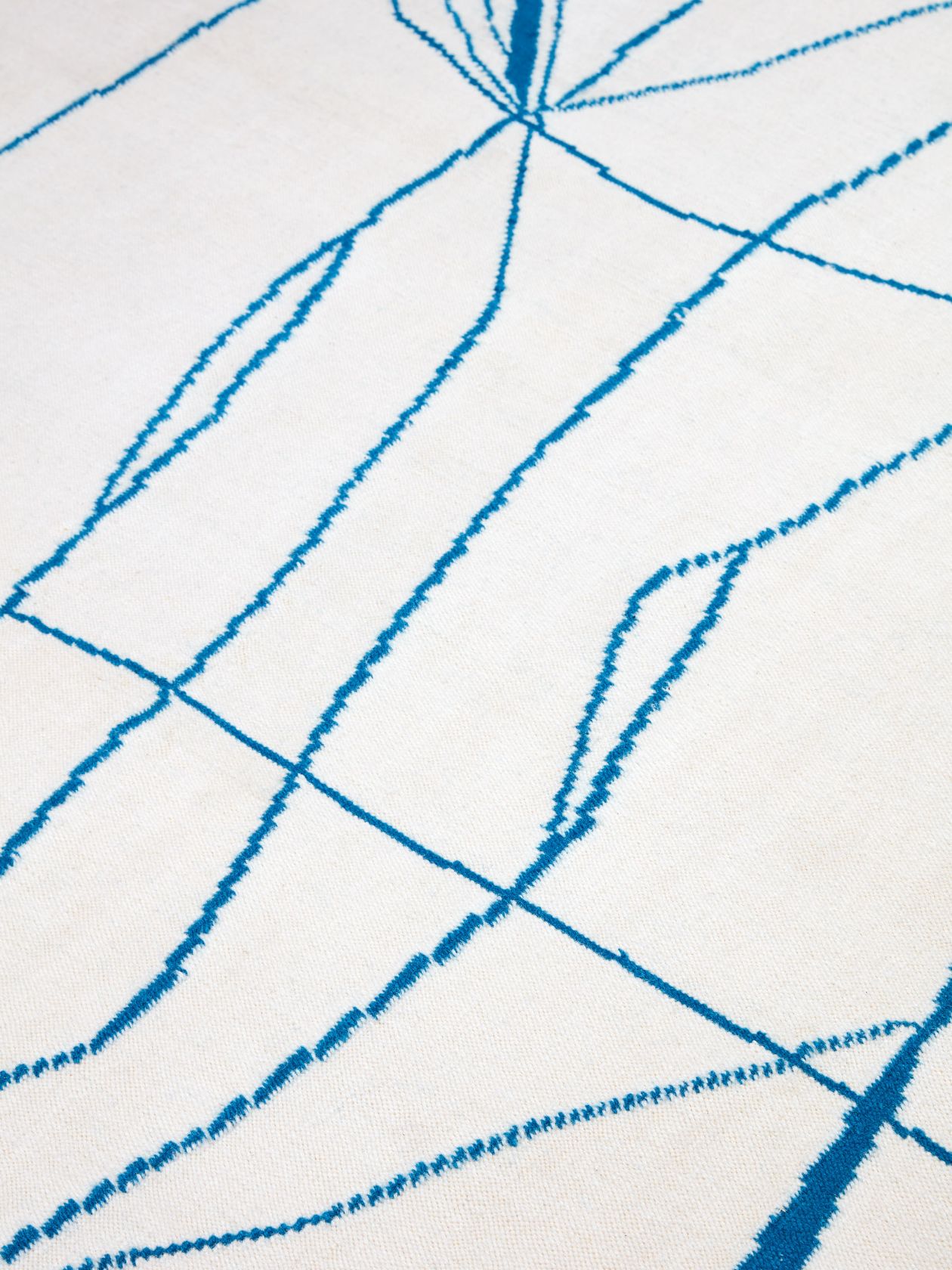 Ravie Bleu Clair designer vloerkleed