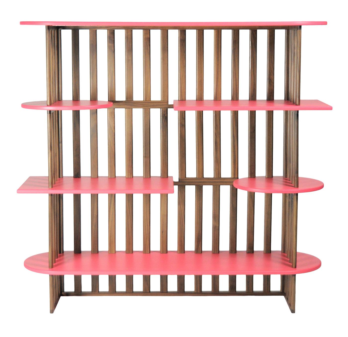 Roze vierlaagsе boekenkast