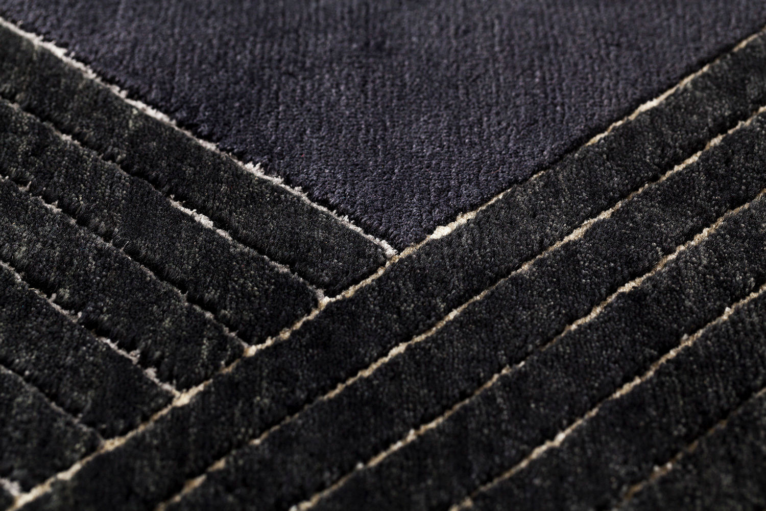 Hand Knotted zwart gestreept wol & viscose vloerkleed