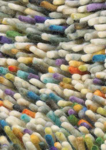 Tapis Rocks à poils longs en laine feutrée multicolore