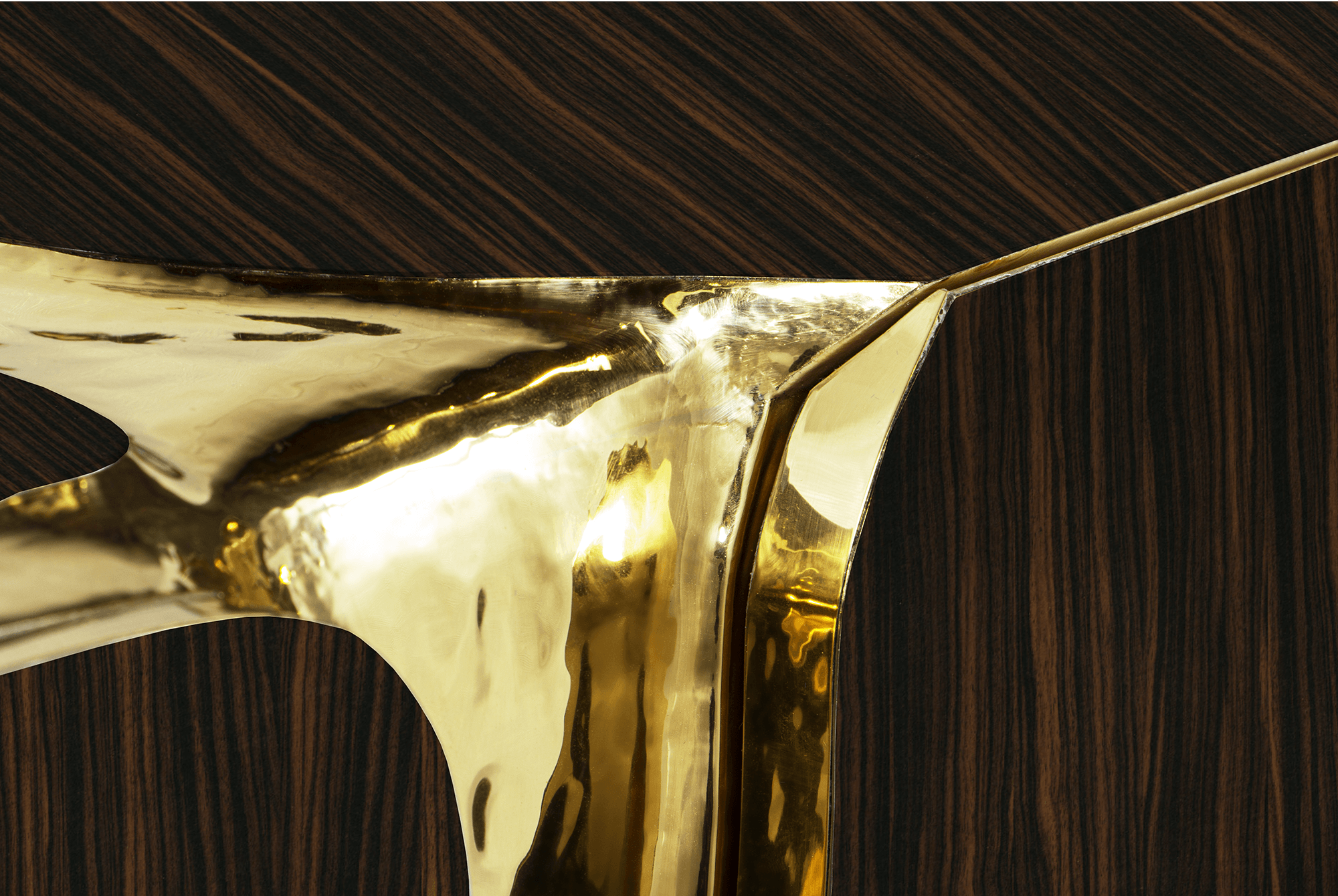 Bruin en gouden weelderig dressoir