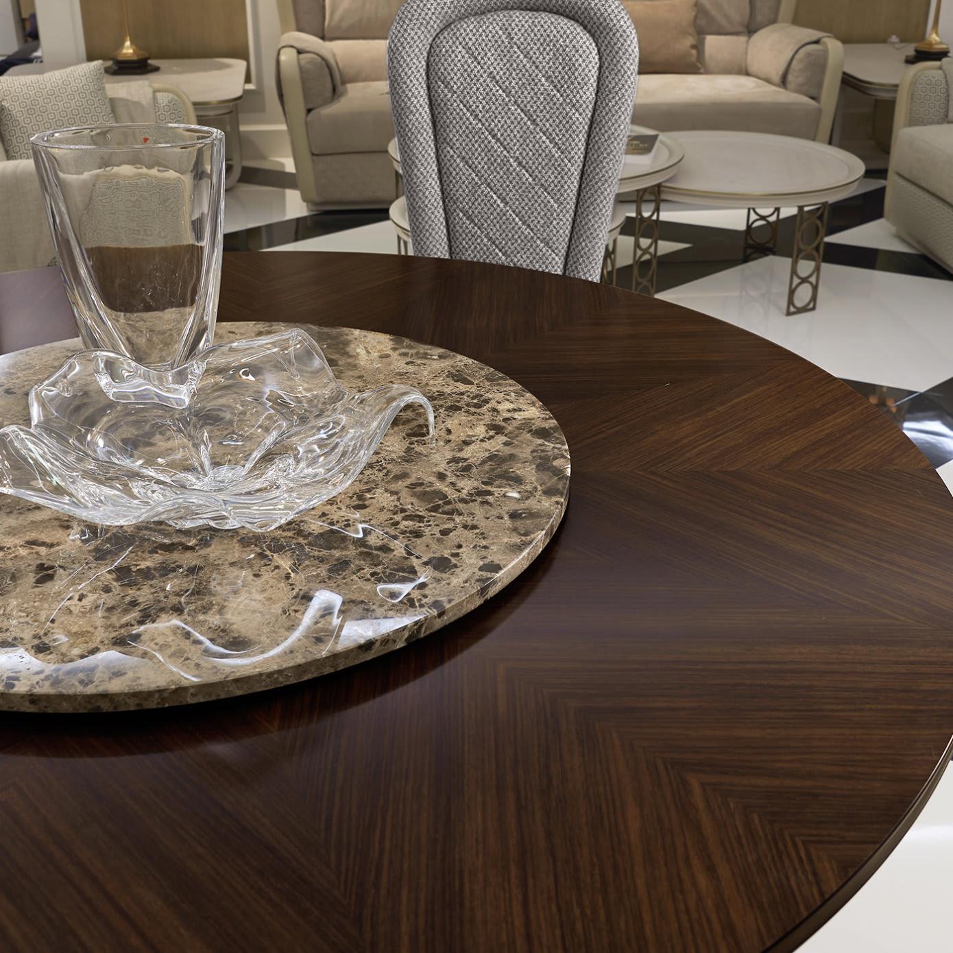 Ronde eettafel | Configuratie: Met draaiplateau Ronde eettafel | Configuratie: Met draaiplateau