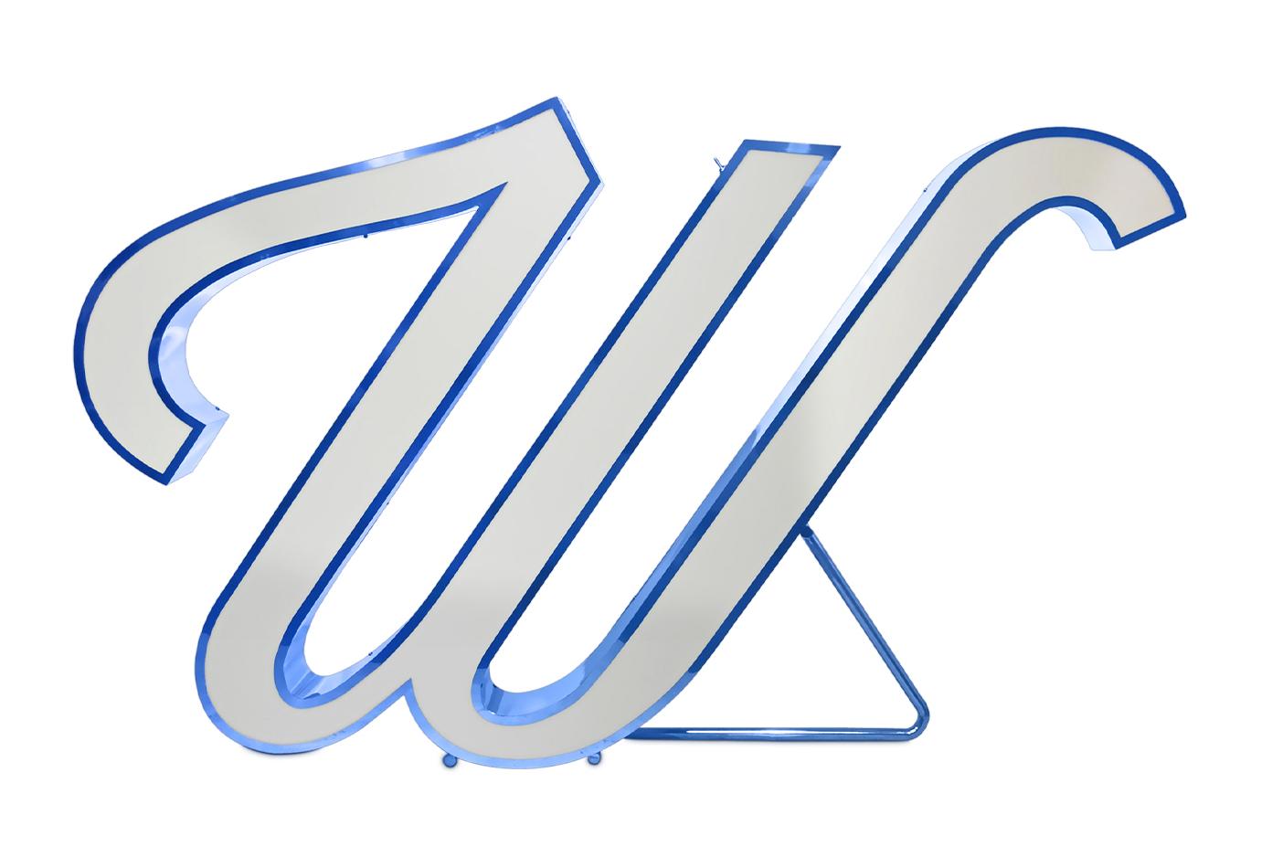 Wondrous letter W