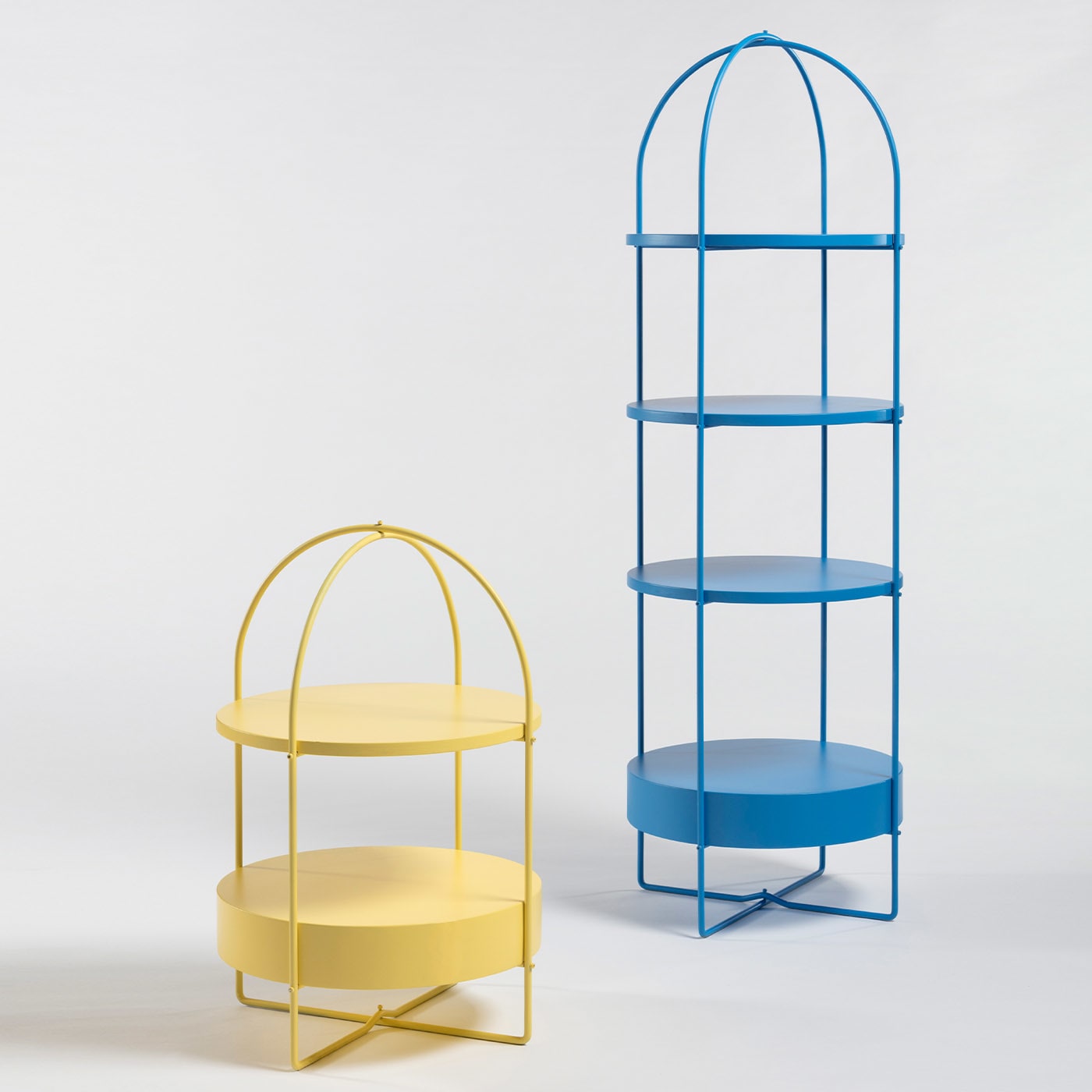 Bibliothèque laquée bleue