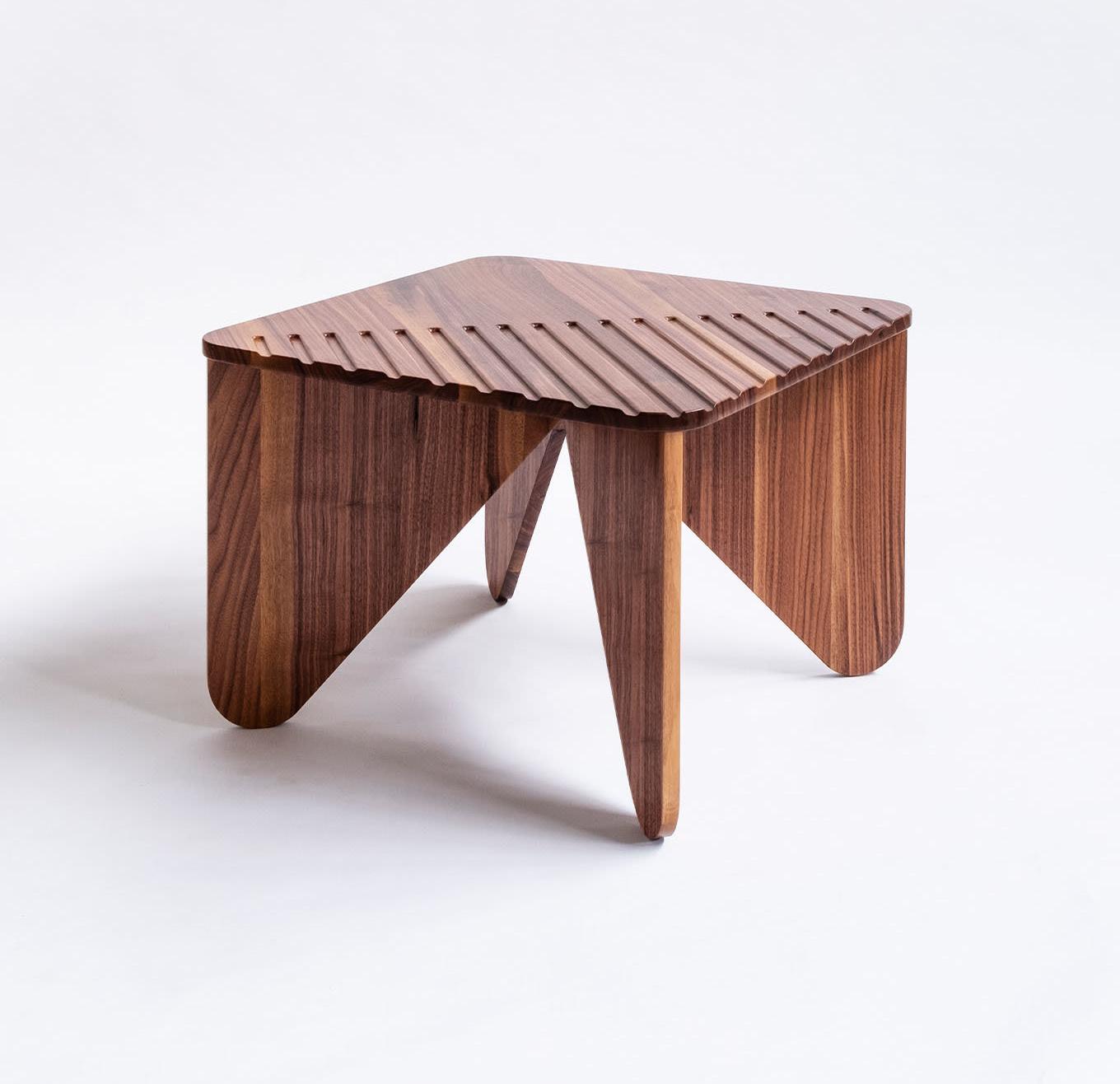 Table basse basse moyenne en bois