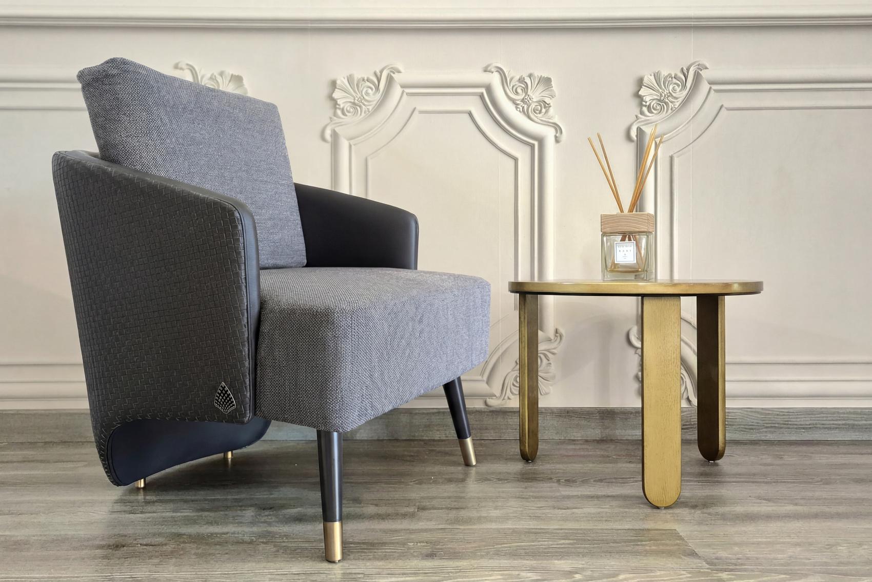Chaise rembourrée grise Brigitte