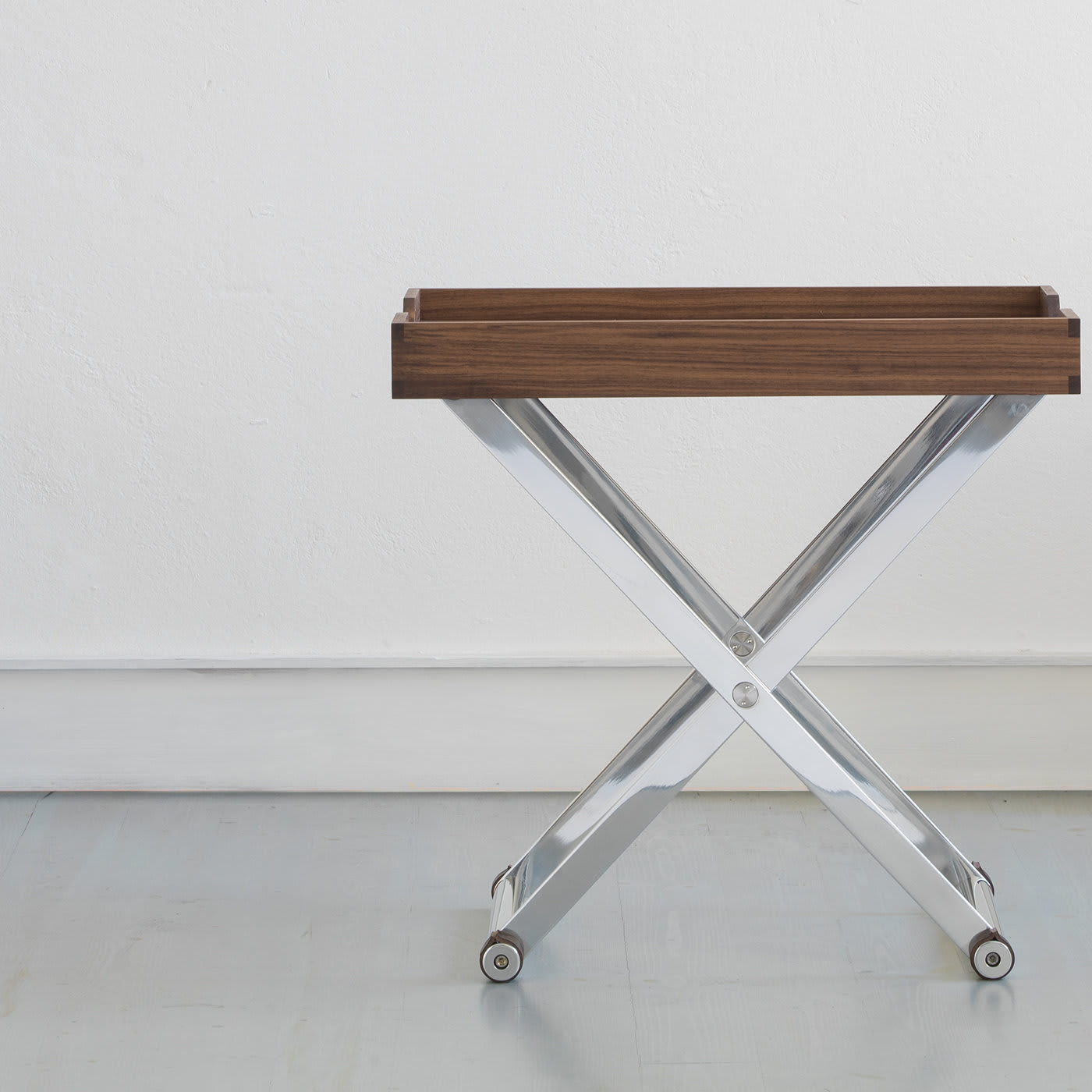 Andrea opvouwbare tafel | Materiaal: Massief zwart notenhout Andrea opvouwbare tafel | Materiaal: Massief zwart notenhout
