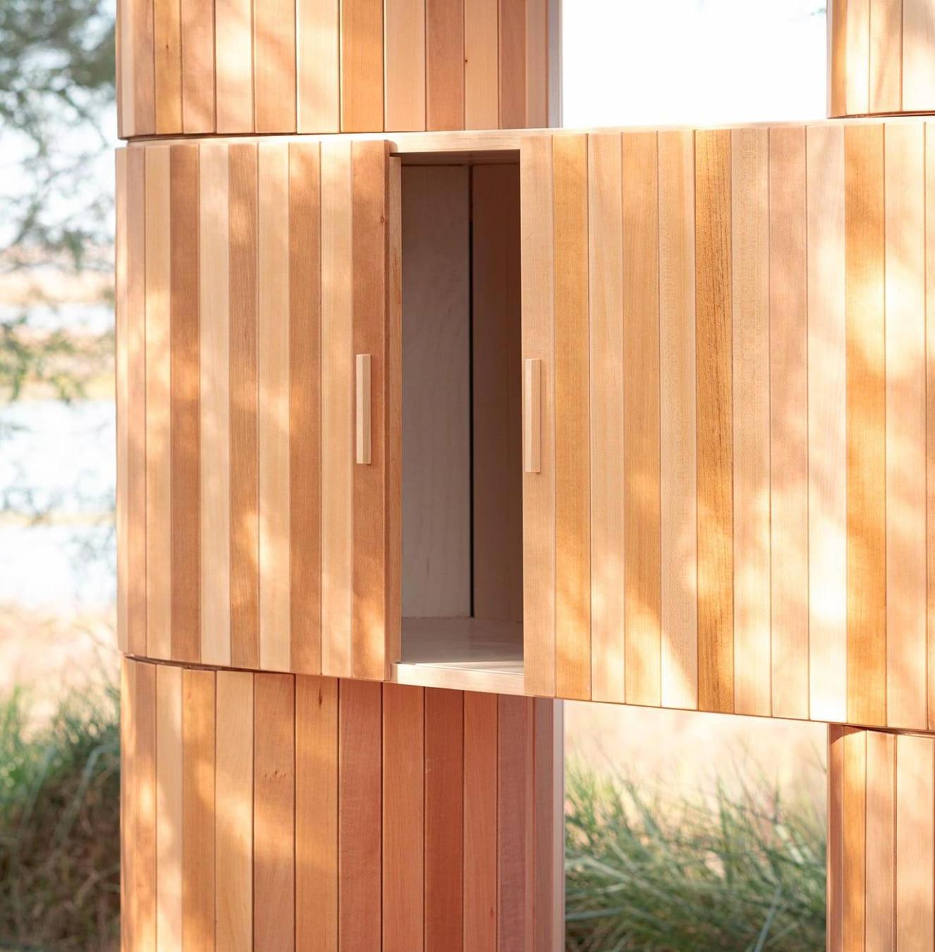 Armoire en tilleul naturel