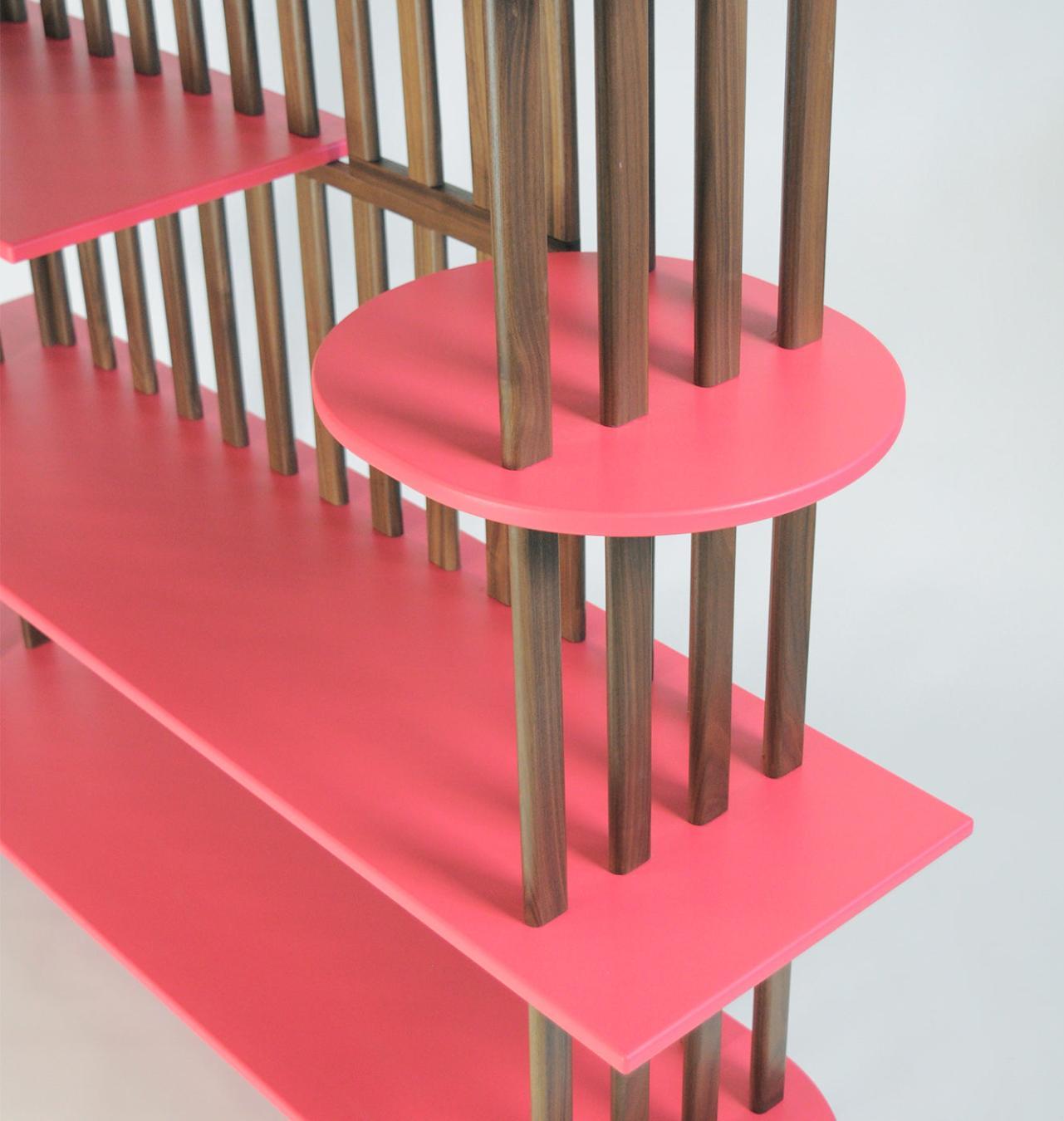 Roze vijflaagsе boekenkast