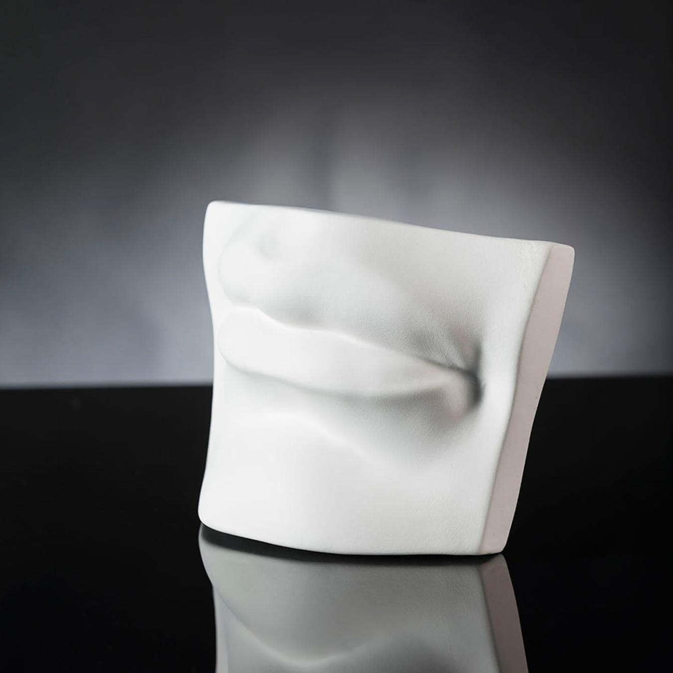 David's mond witte sculptuur