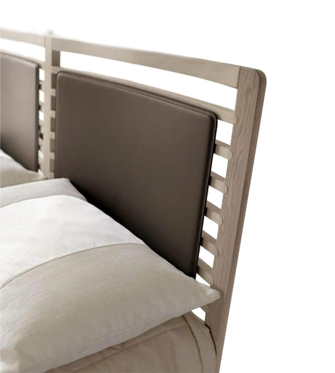 Essentia Italiaans bed | Afwerking: Grey solid walnut