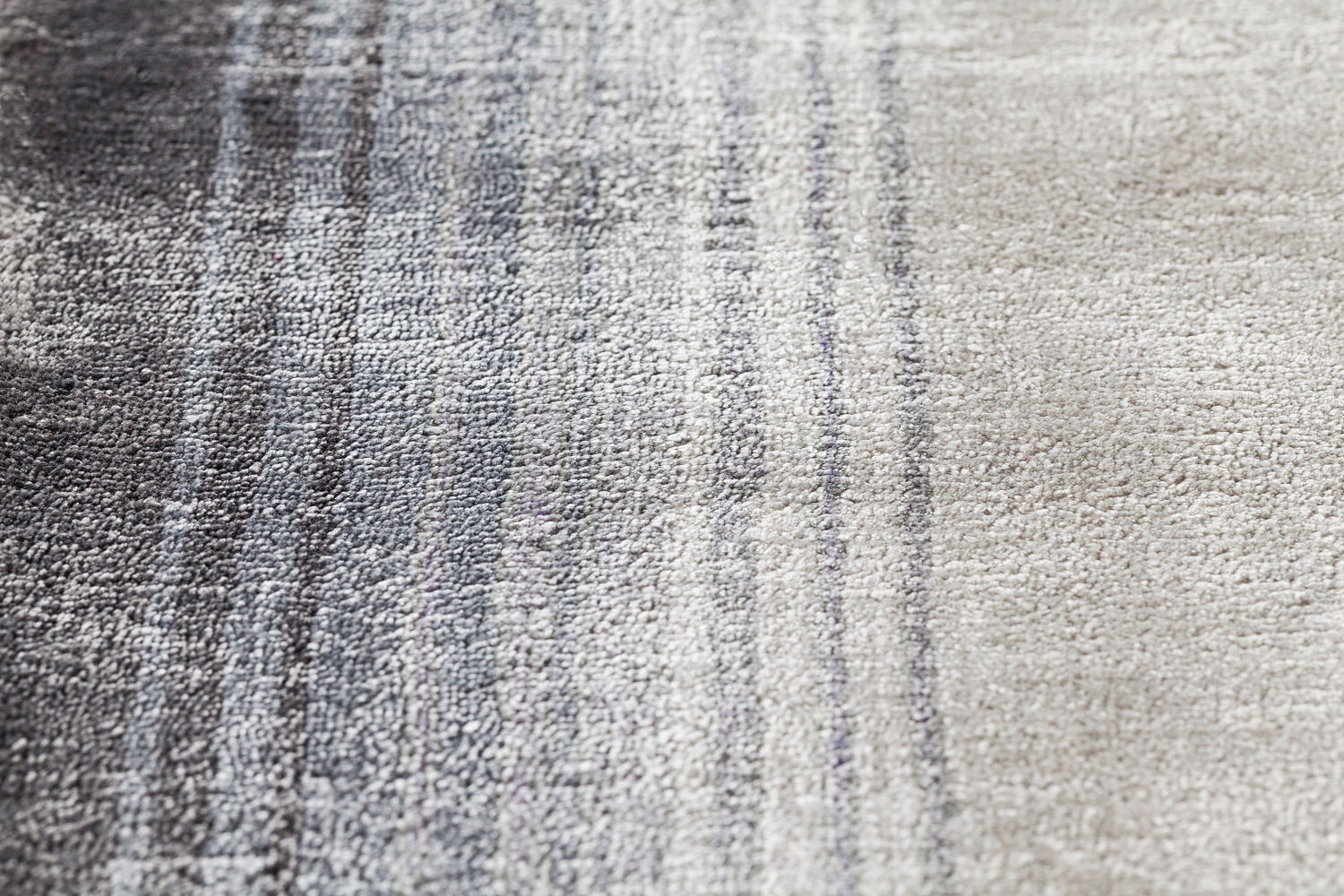 Tapis en viscose tissé main Lichene
