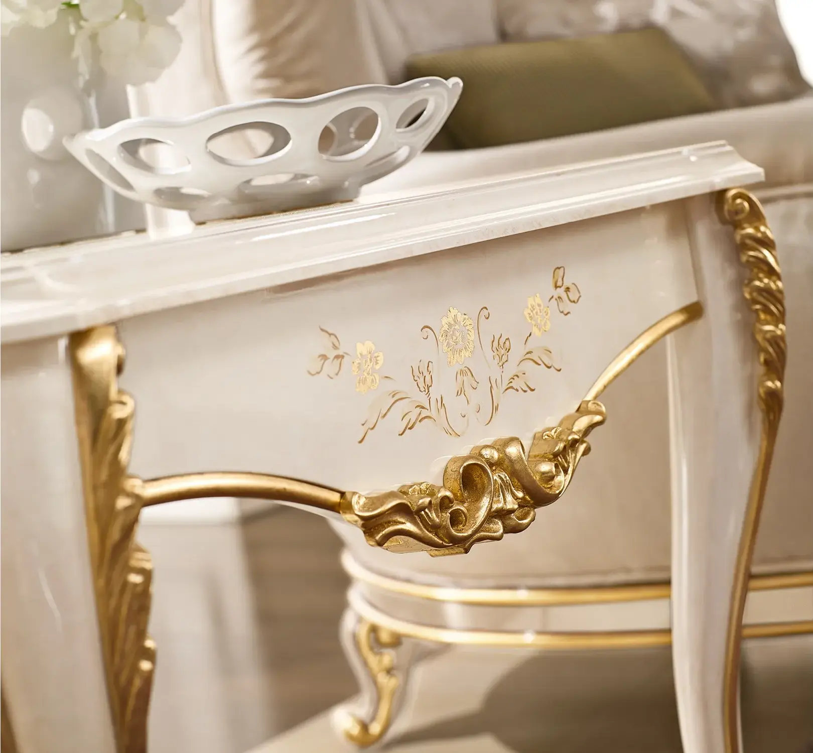 Ivoor/gouden Italiaanse bijzettafel