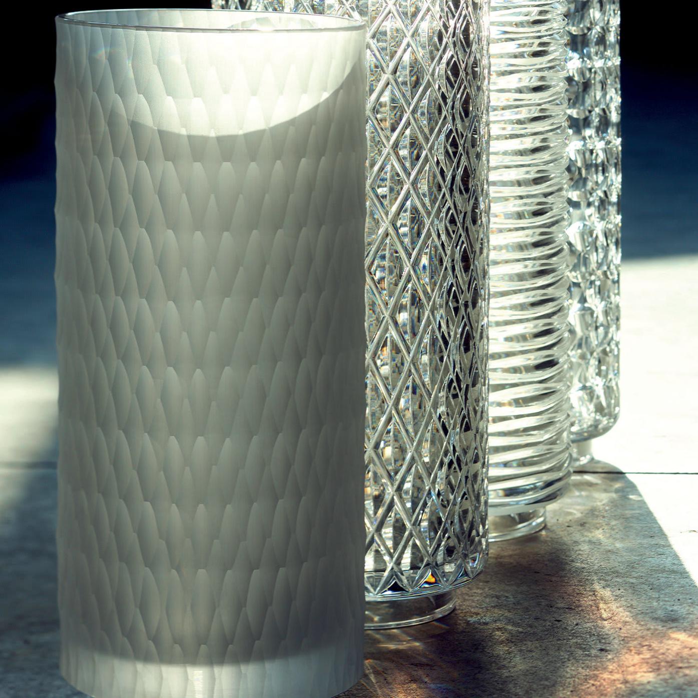 Vase hexagonal mat en cristal italien