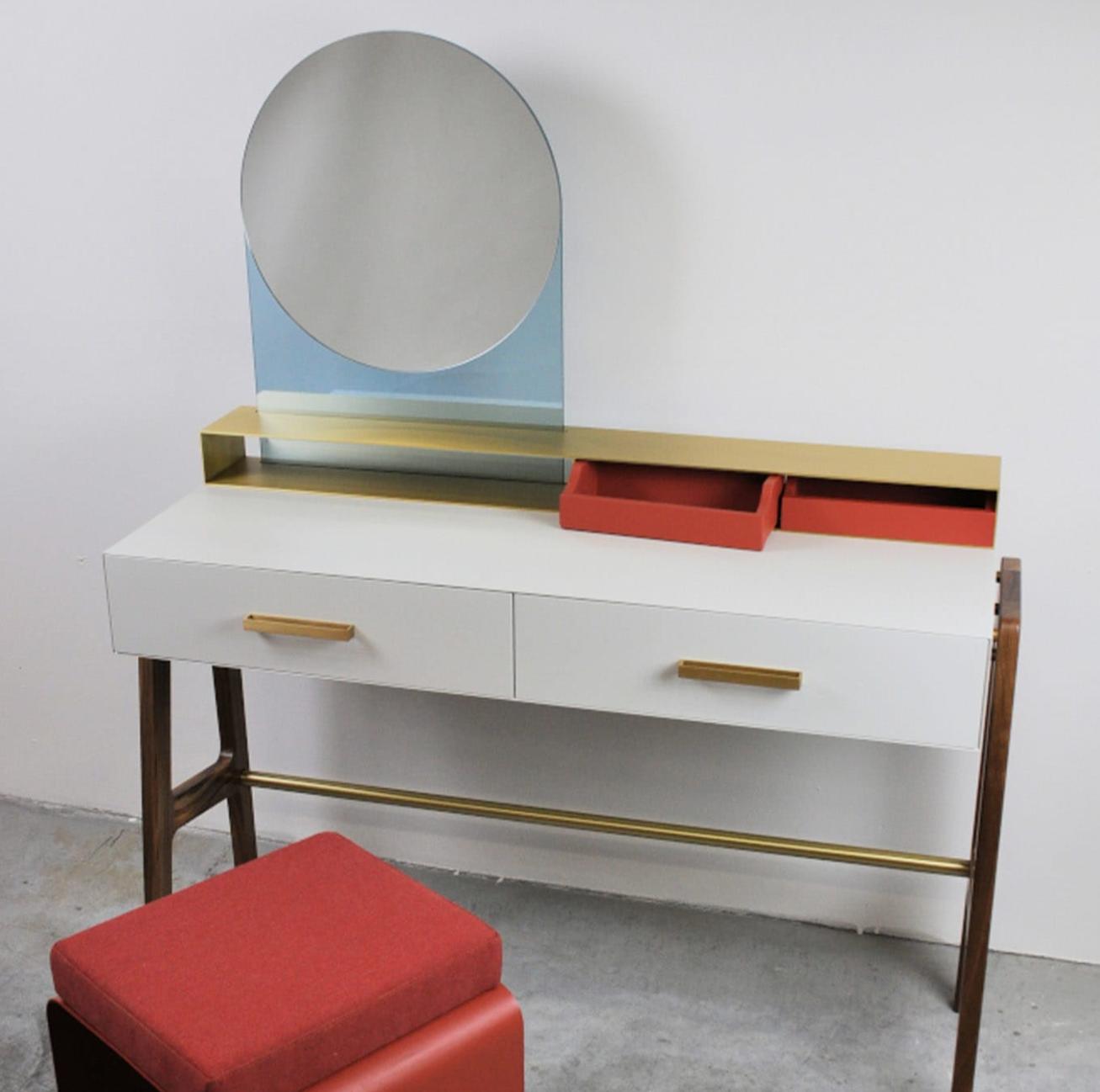 Coiffeuse raffinée avec miroir