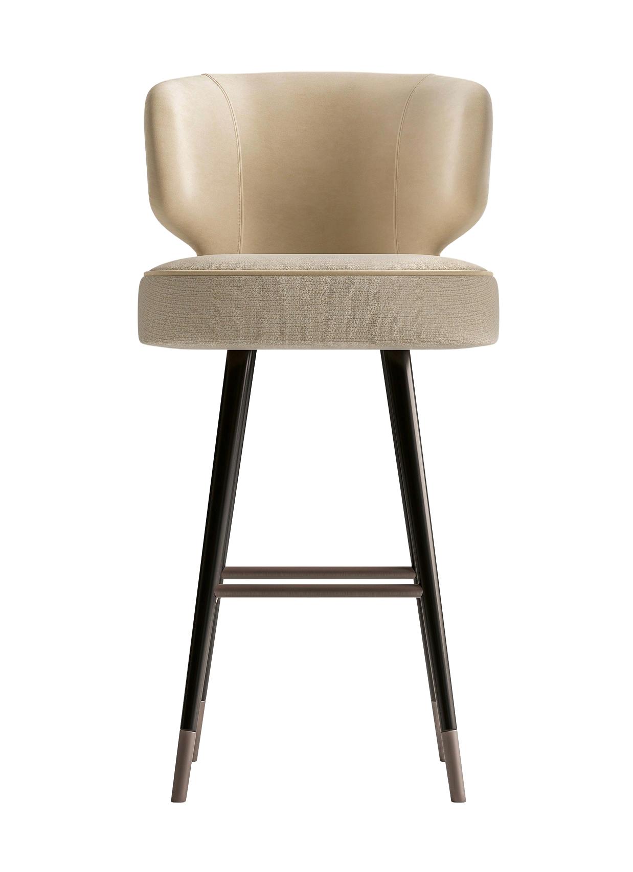 Tabouret à dossier courbé
