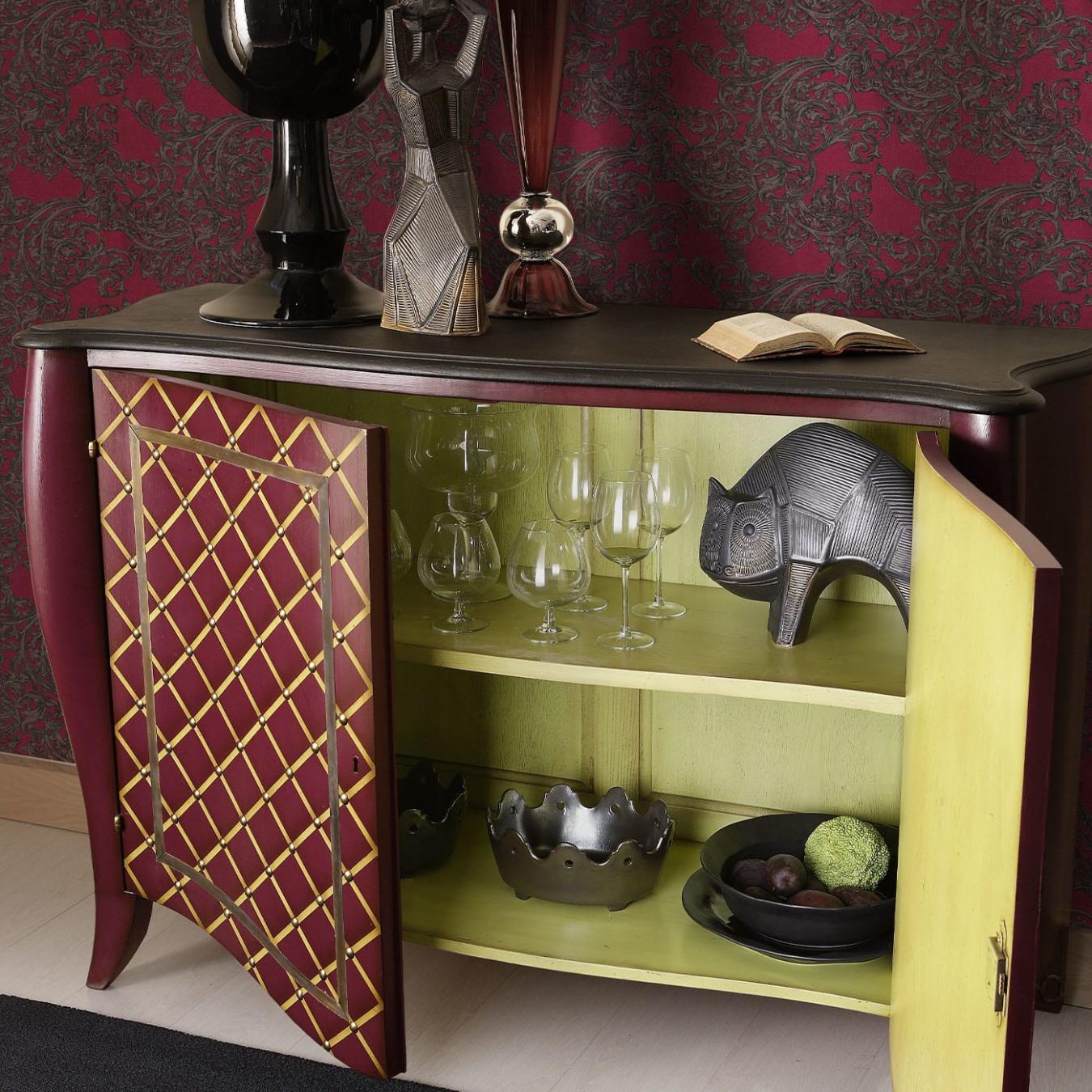 Dressoir in paars en geel