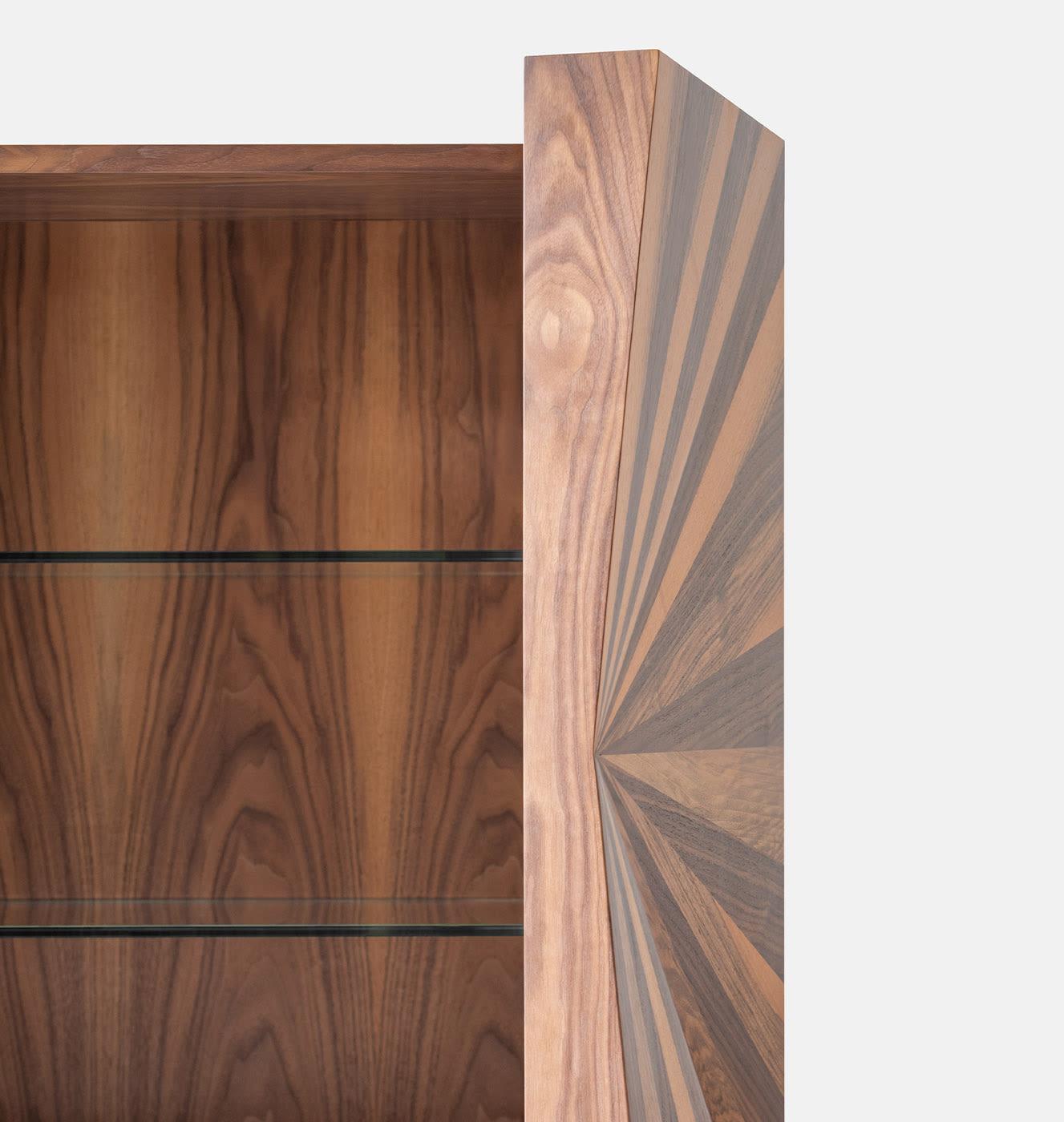 Armoire en bois plaqué