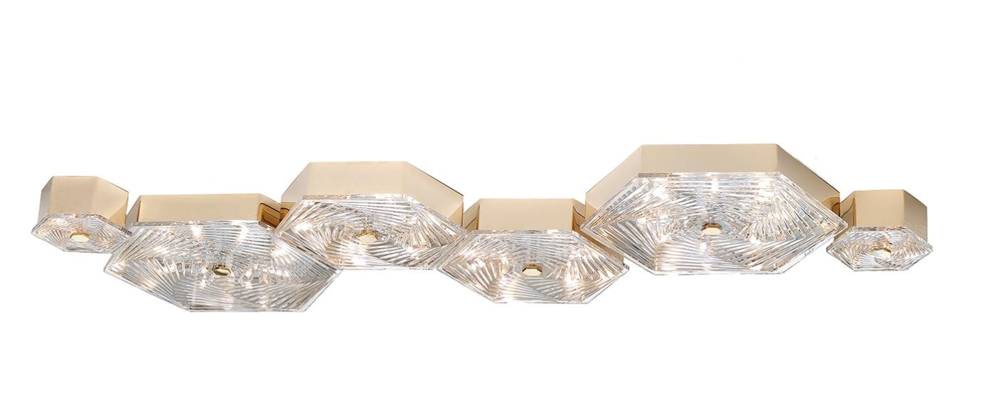 Zeshoekige gouden kroonluchter met handgesneden kristal