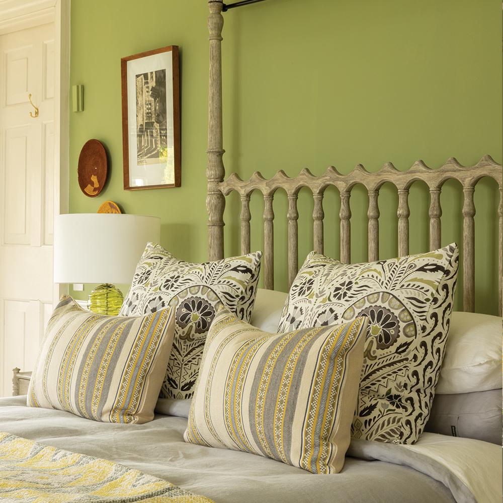 Morris kingsize bed