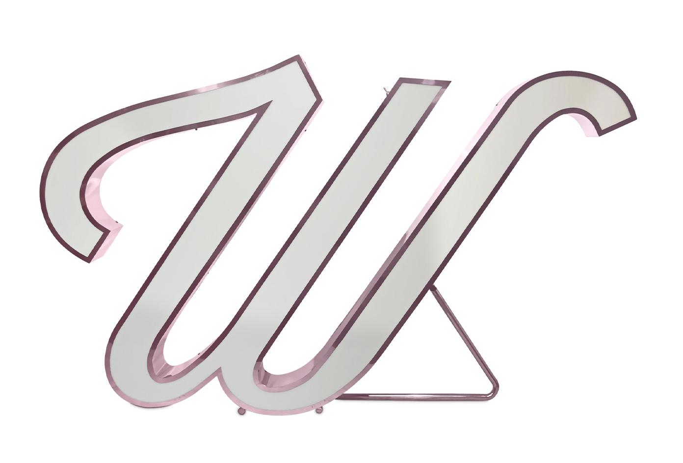 Wondrous letter W