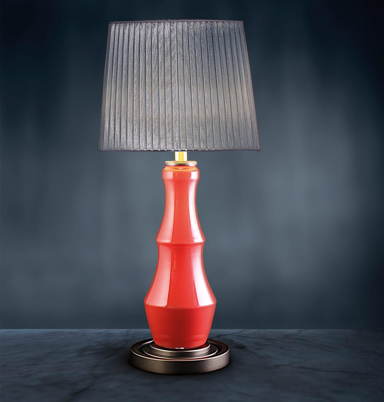 Lampe de table en verre soufflé rouge corail