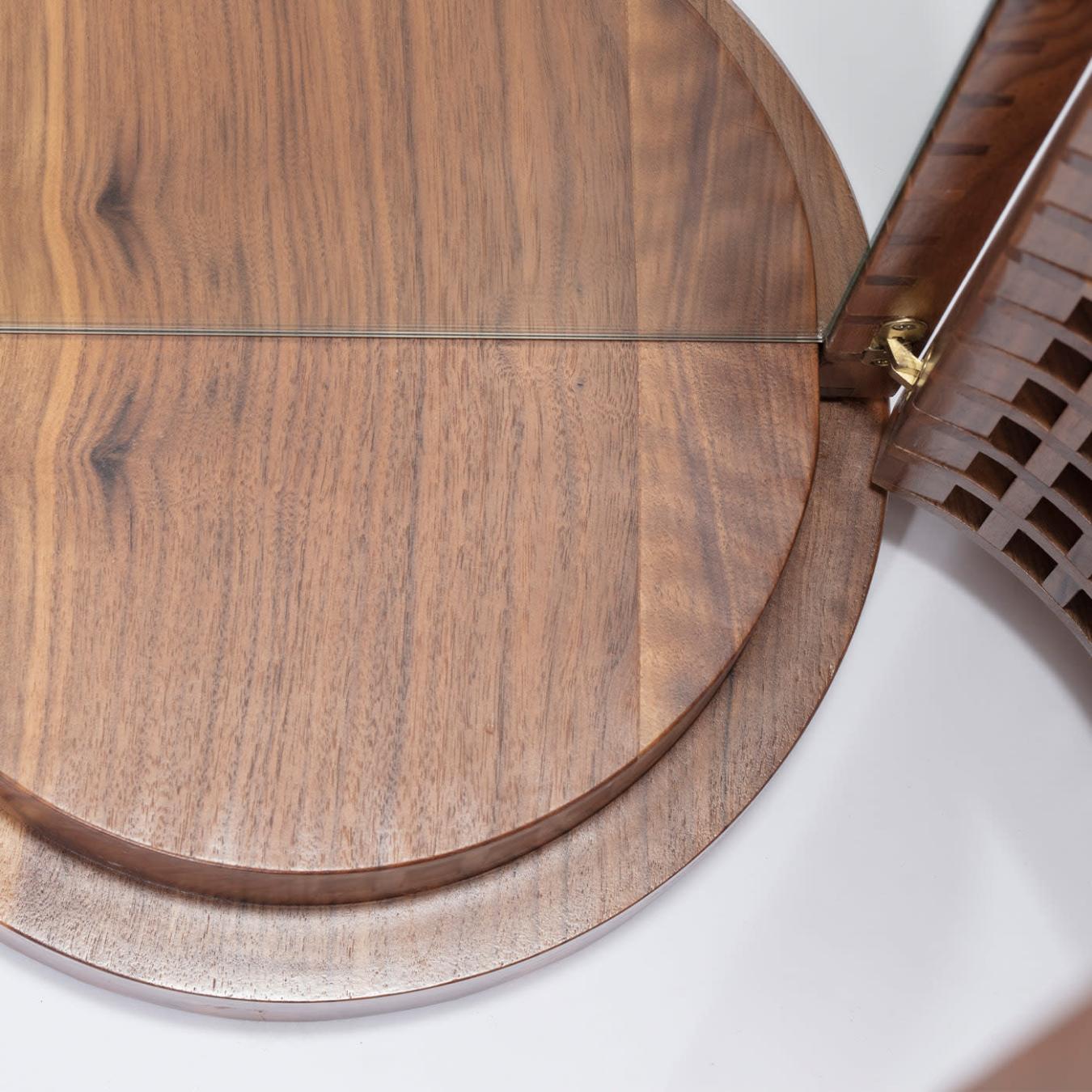 Ambachtelijke houten staande spiegel