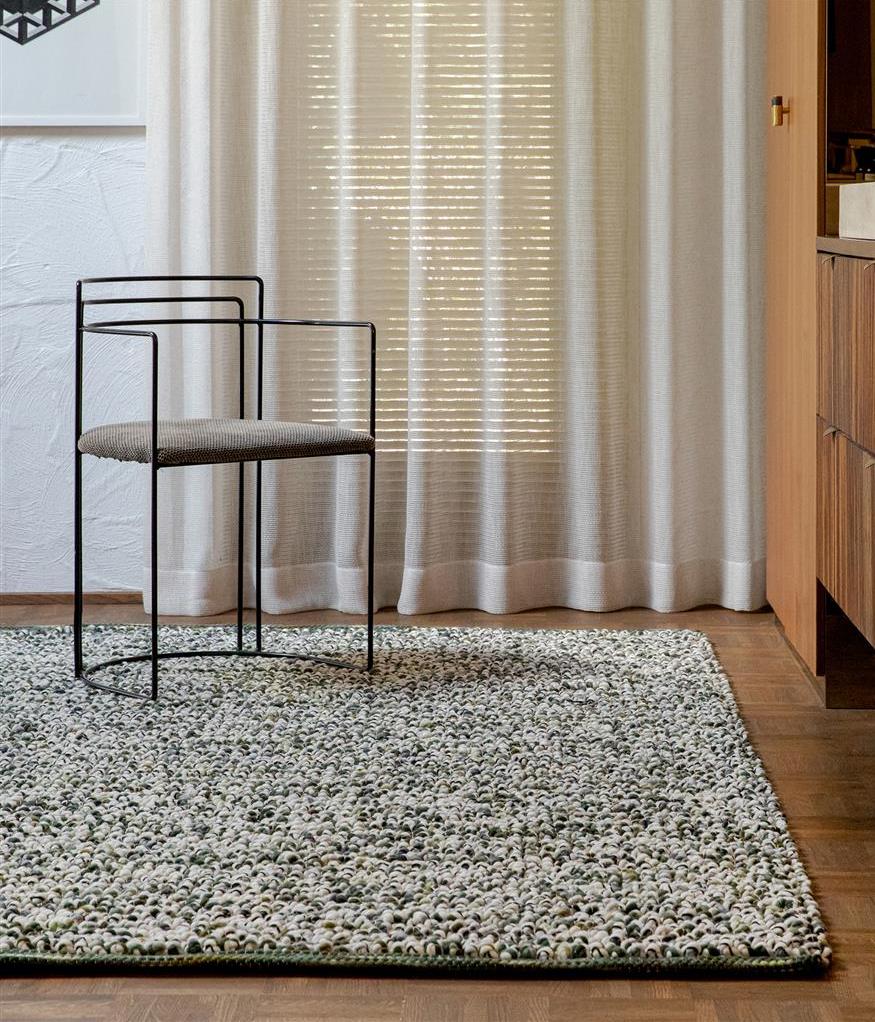 Marble dennenbos tapijt | Maat: 250 × 350 cm