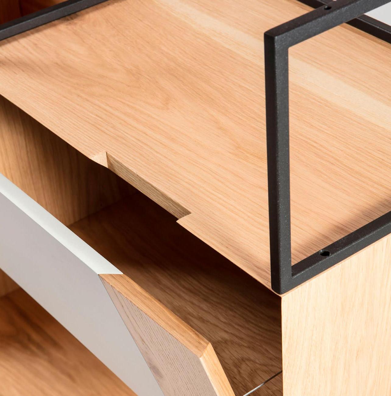 Bibliothèque ouverte en bois