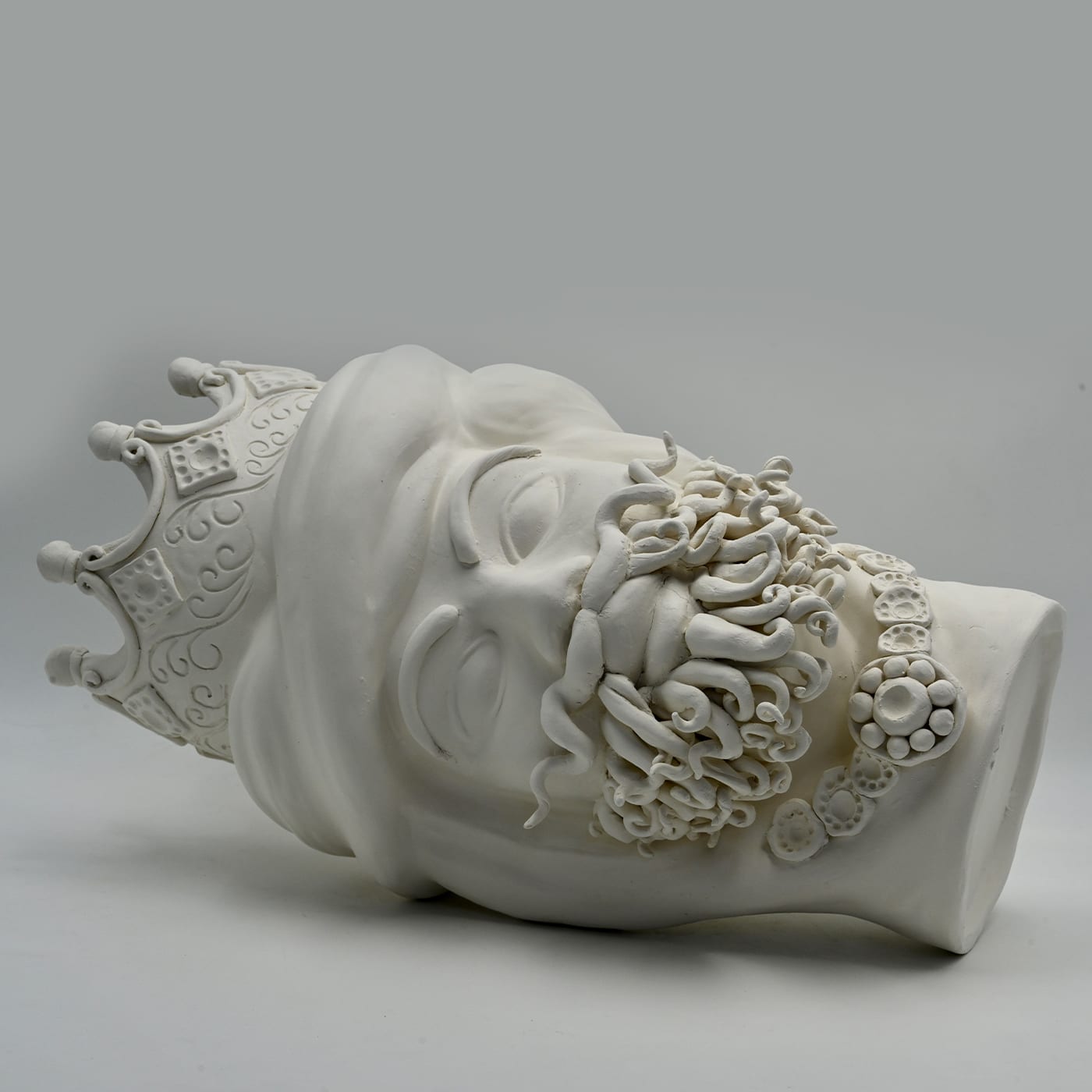Moorkop grijze sculptuur