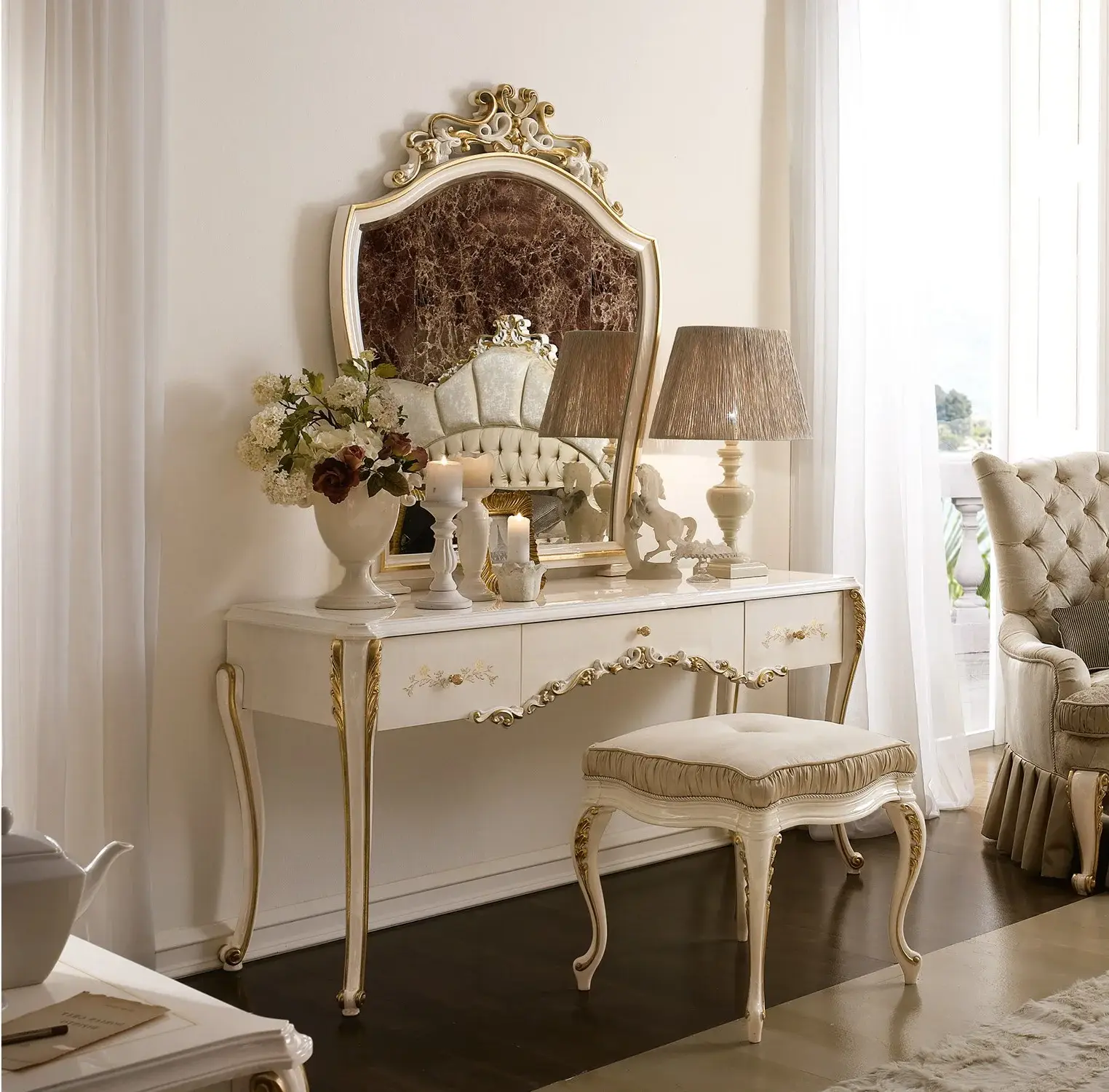 Tabouret classique beige/or