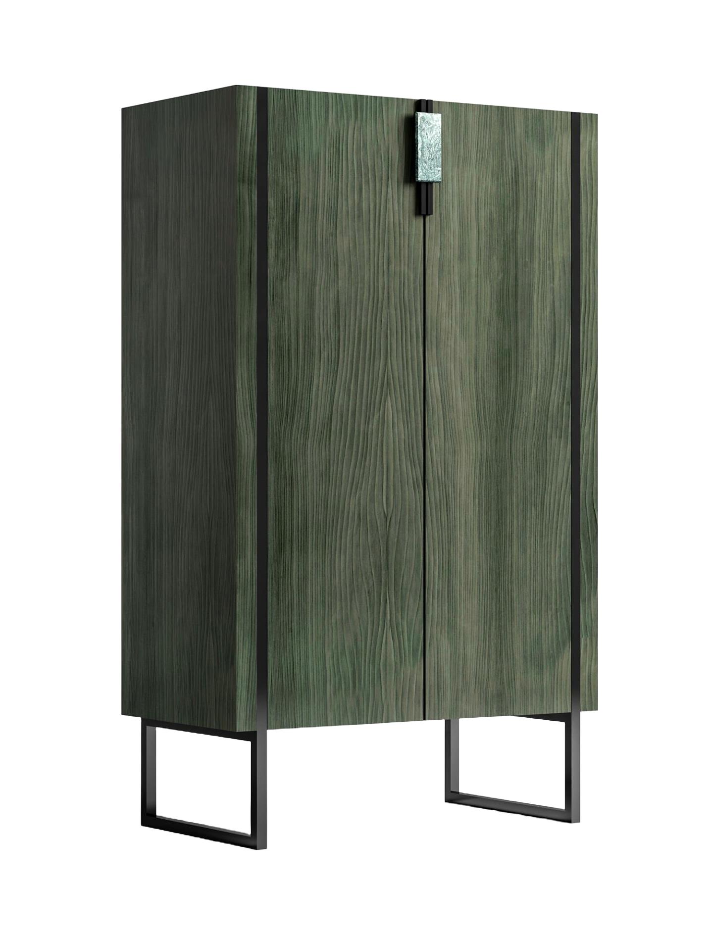 Armoire italienne en bois avec éclairage
