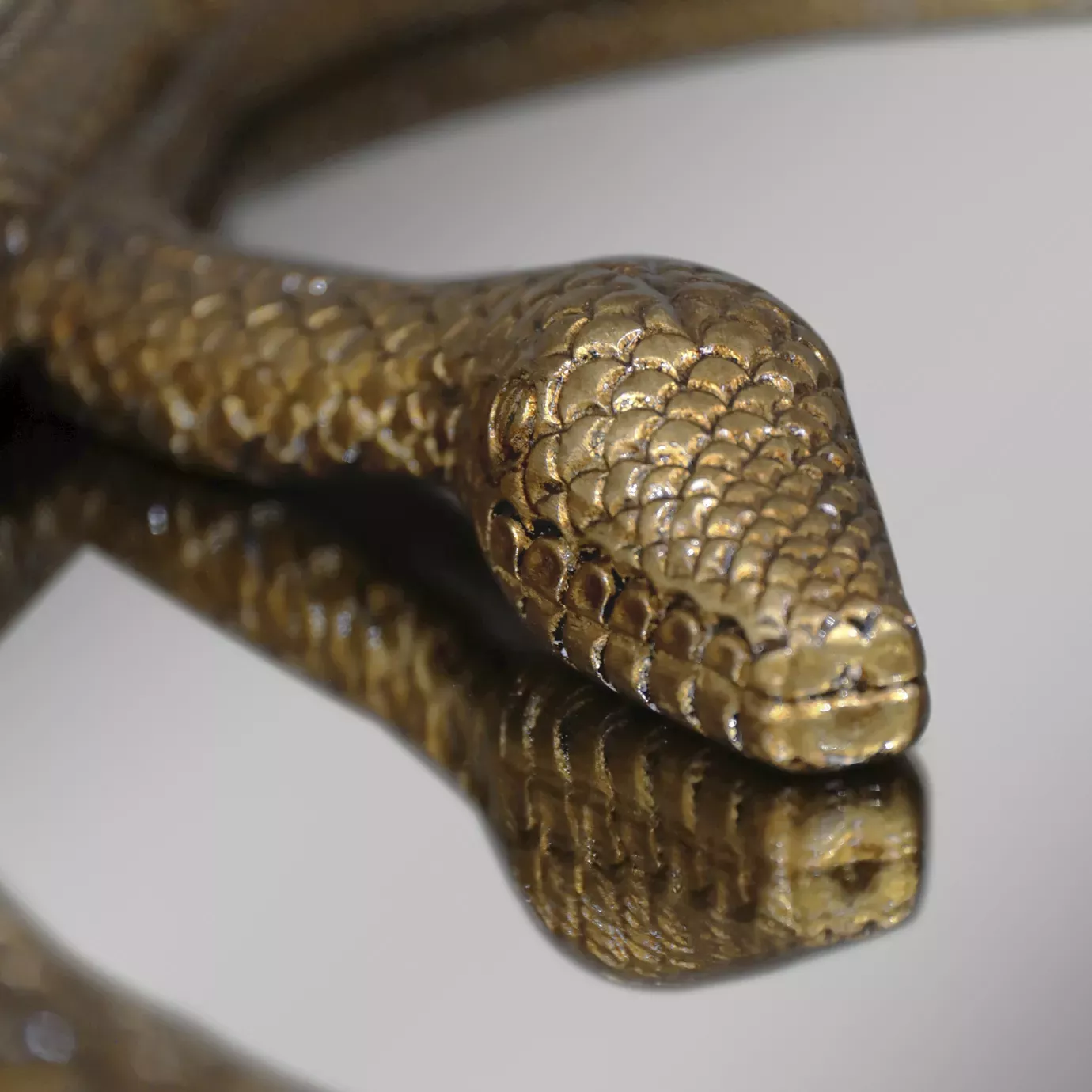 Serpentine appelvormige wandspiegel