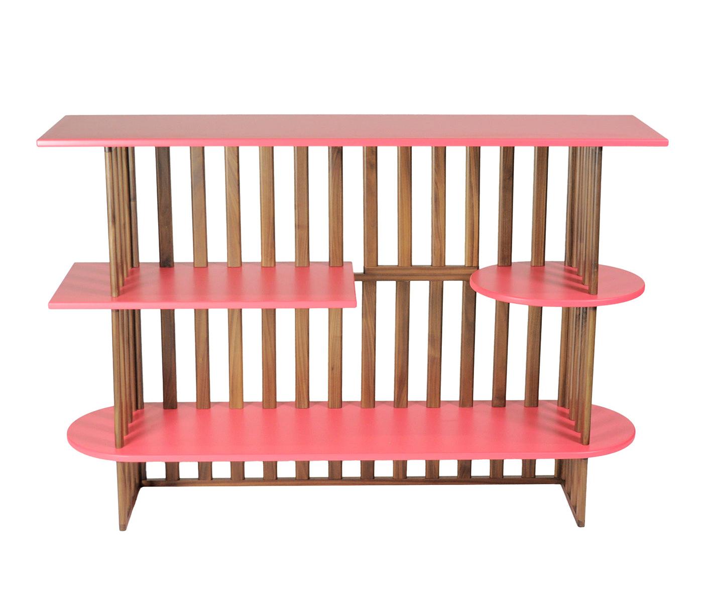 Roze drielaagsе boekenkast