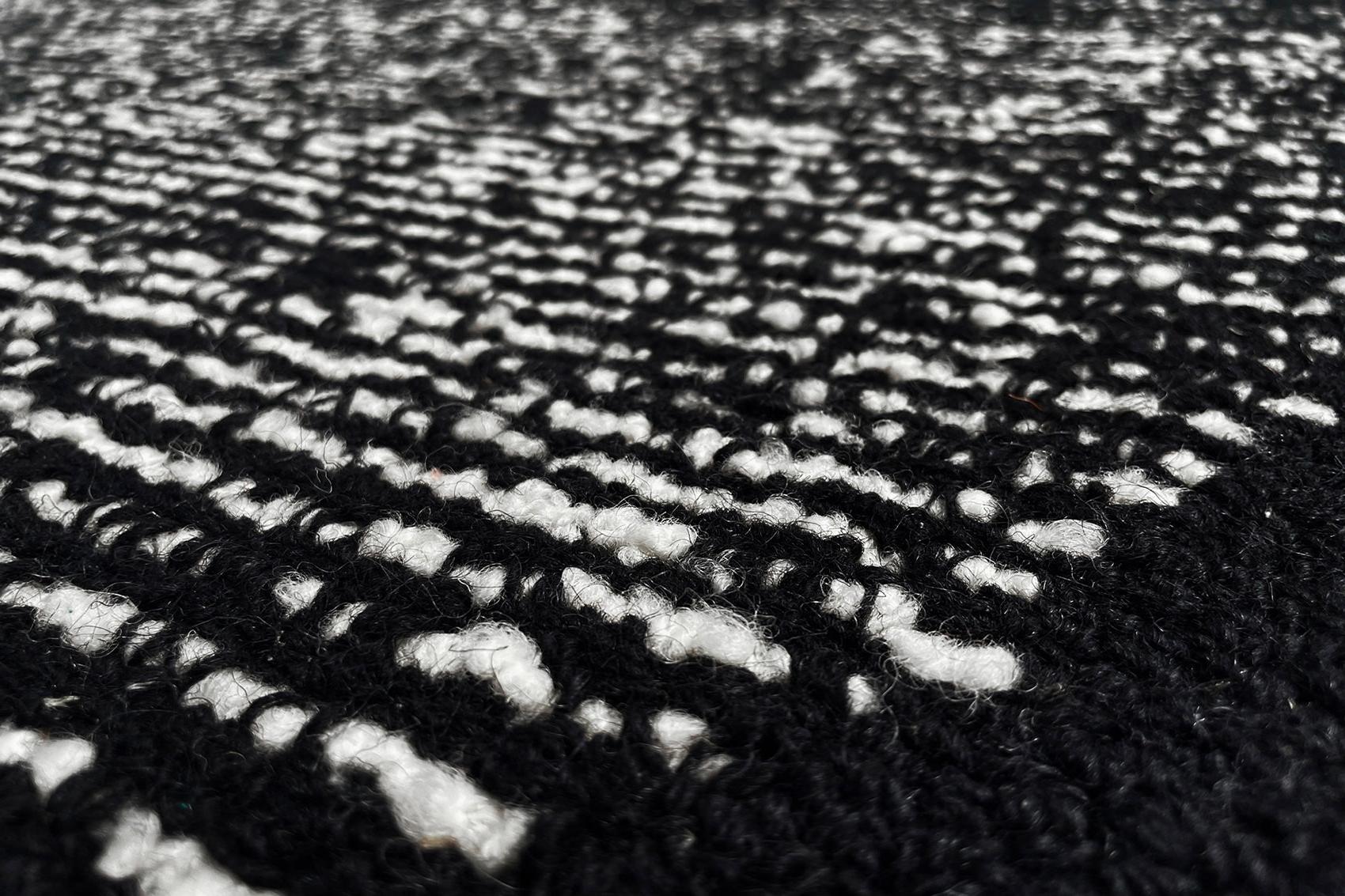 Cocoon 2 zwart wit tapijt | Maat: 250 × 350 cm