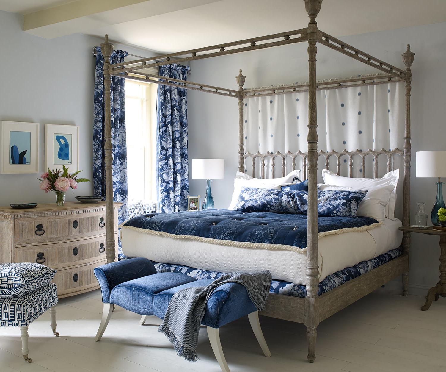 Morris kingsize bed