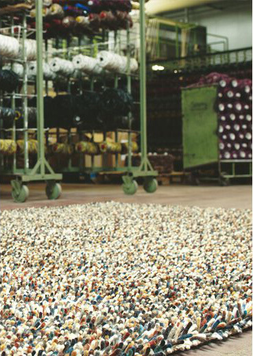 Tapis Rocks à poils longs en laine feutrée multicolore