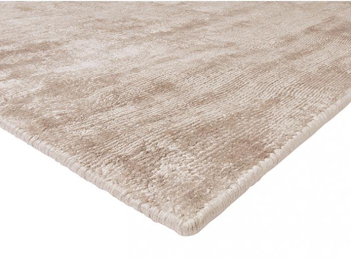 Shiny beige handloom vloerkleed