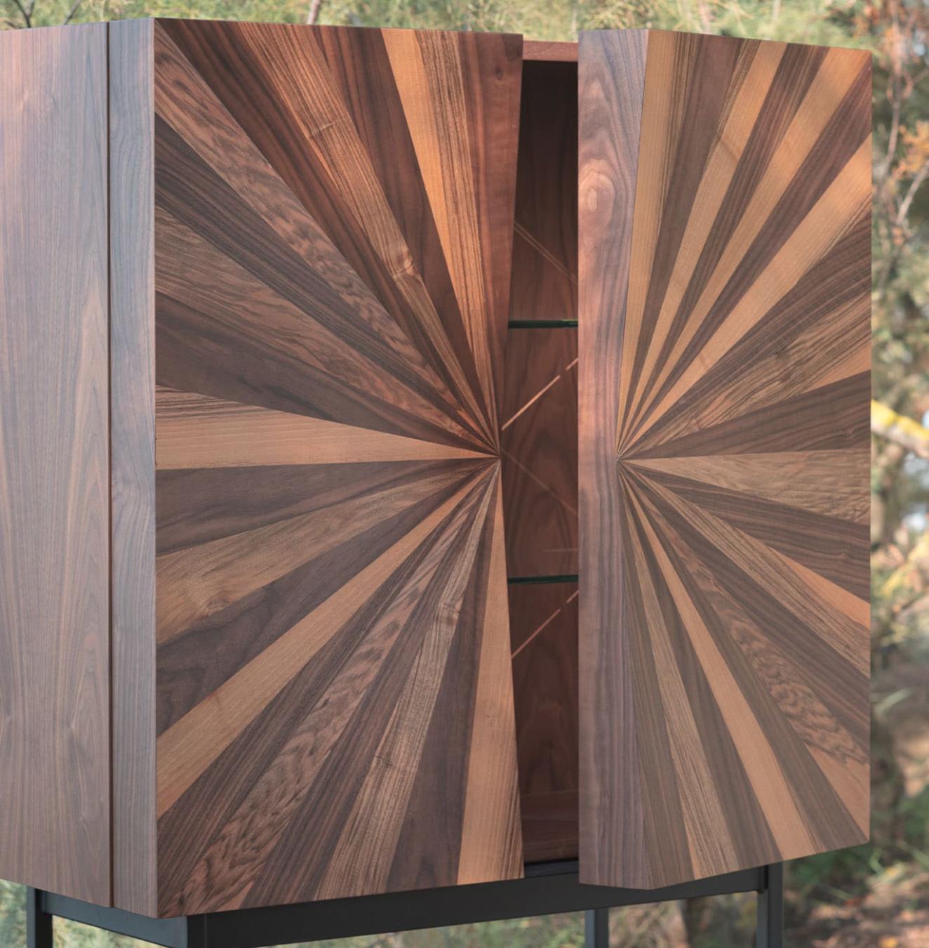 Armoire en bois plaqué